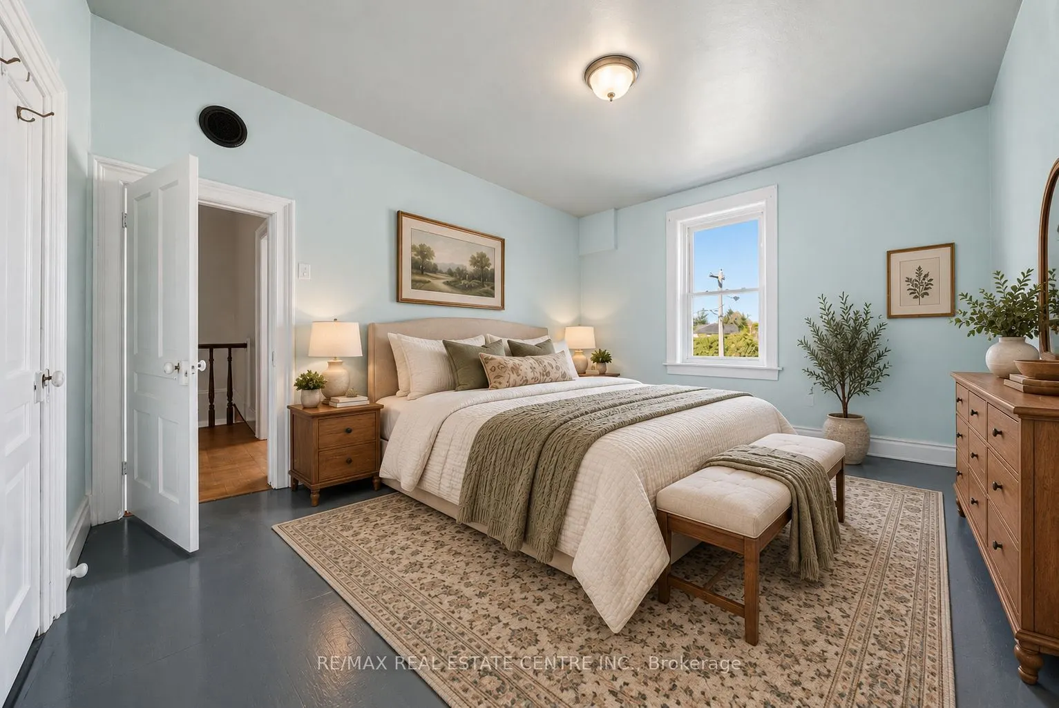 301 Main Street W