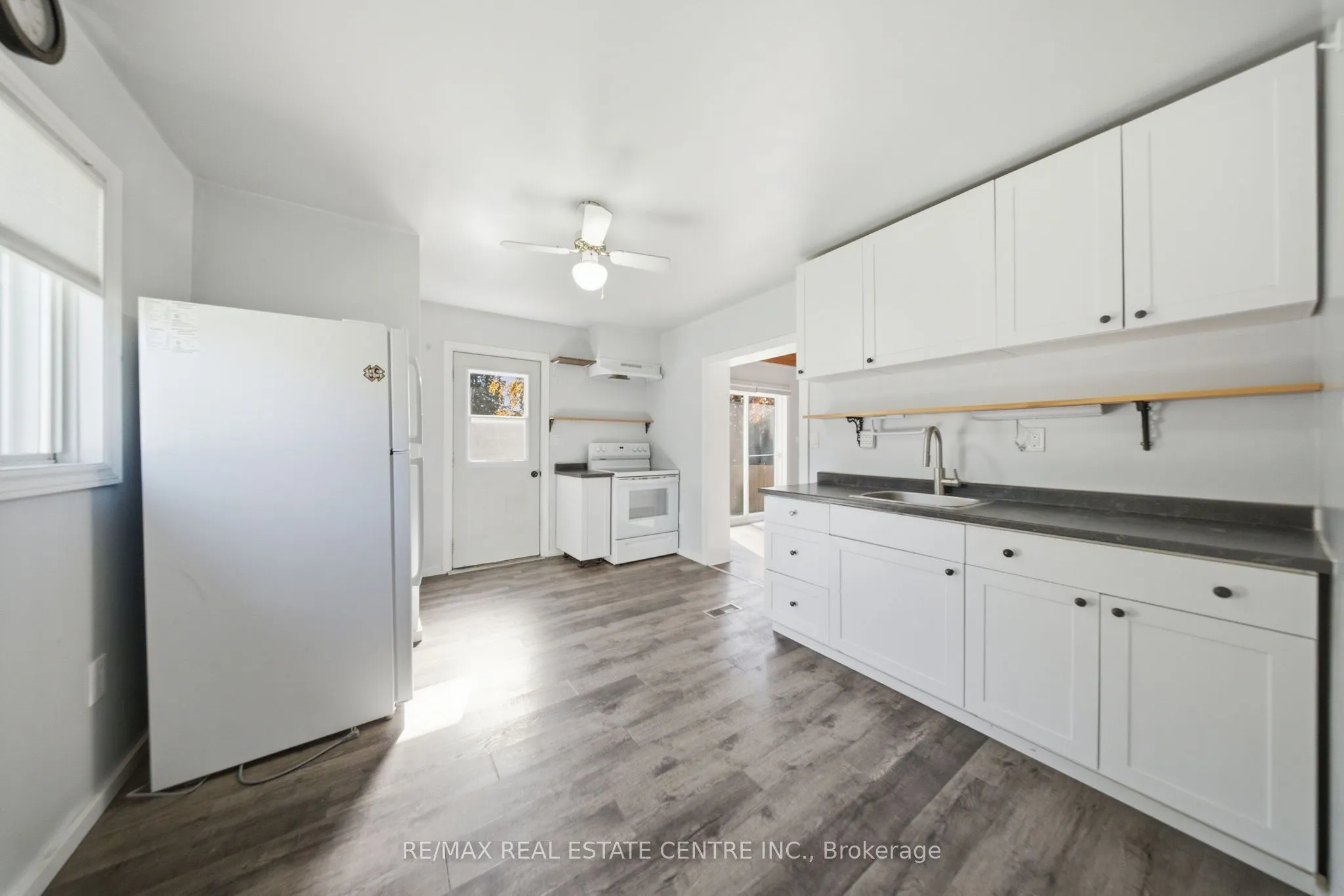 301 Main Street W