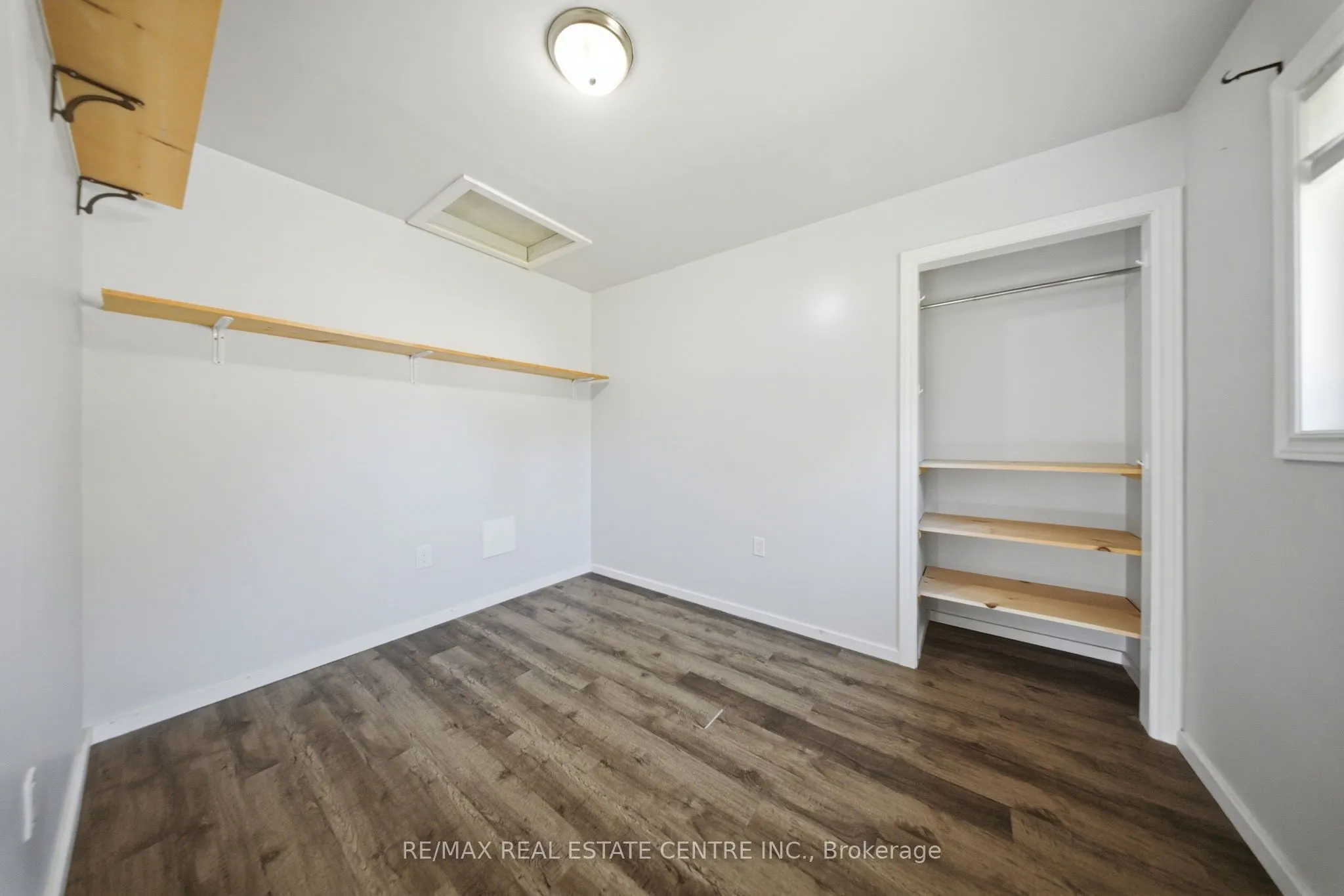 301 Main Street W