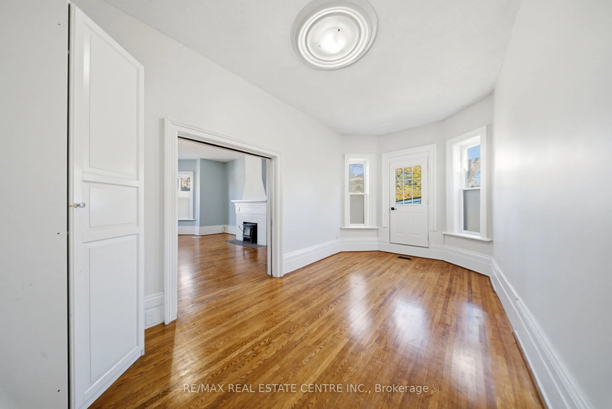 301 Main Street W