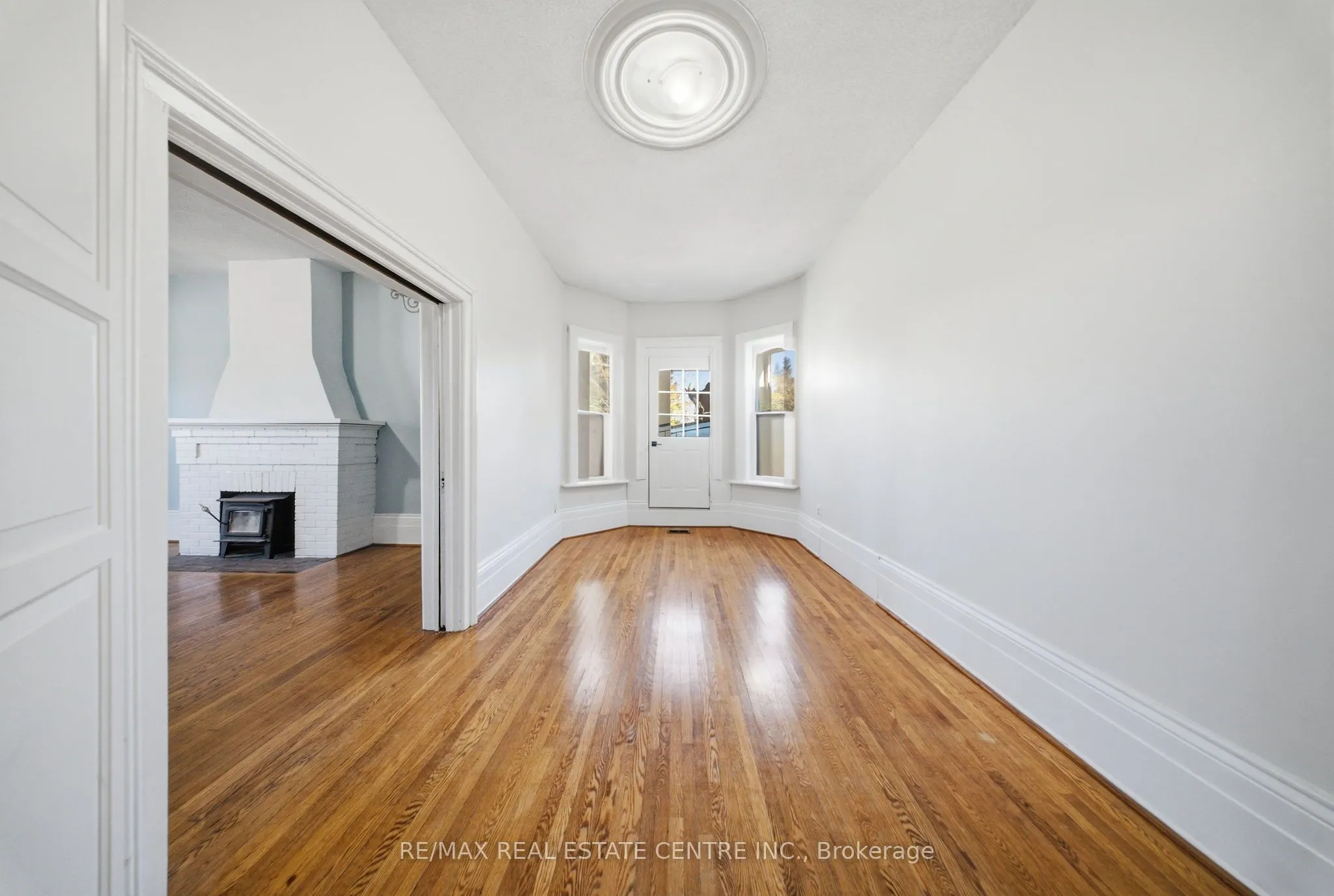 301 Main Street W