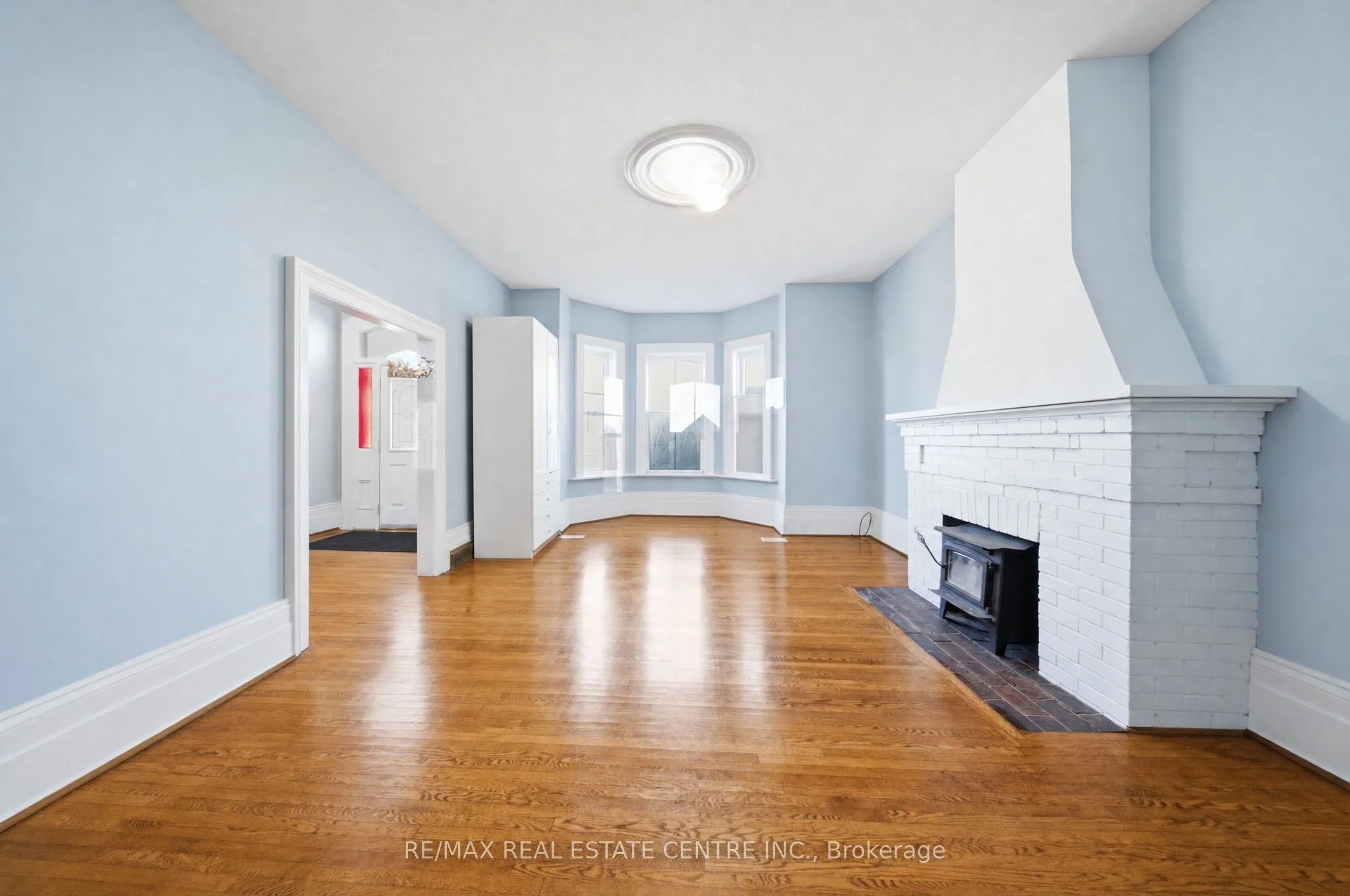 301 Main Street W