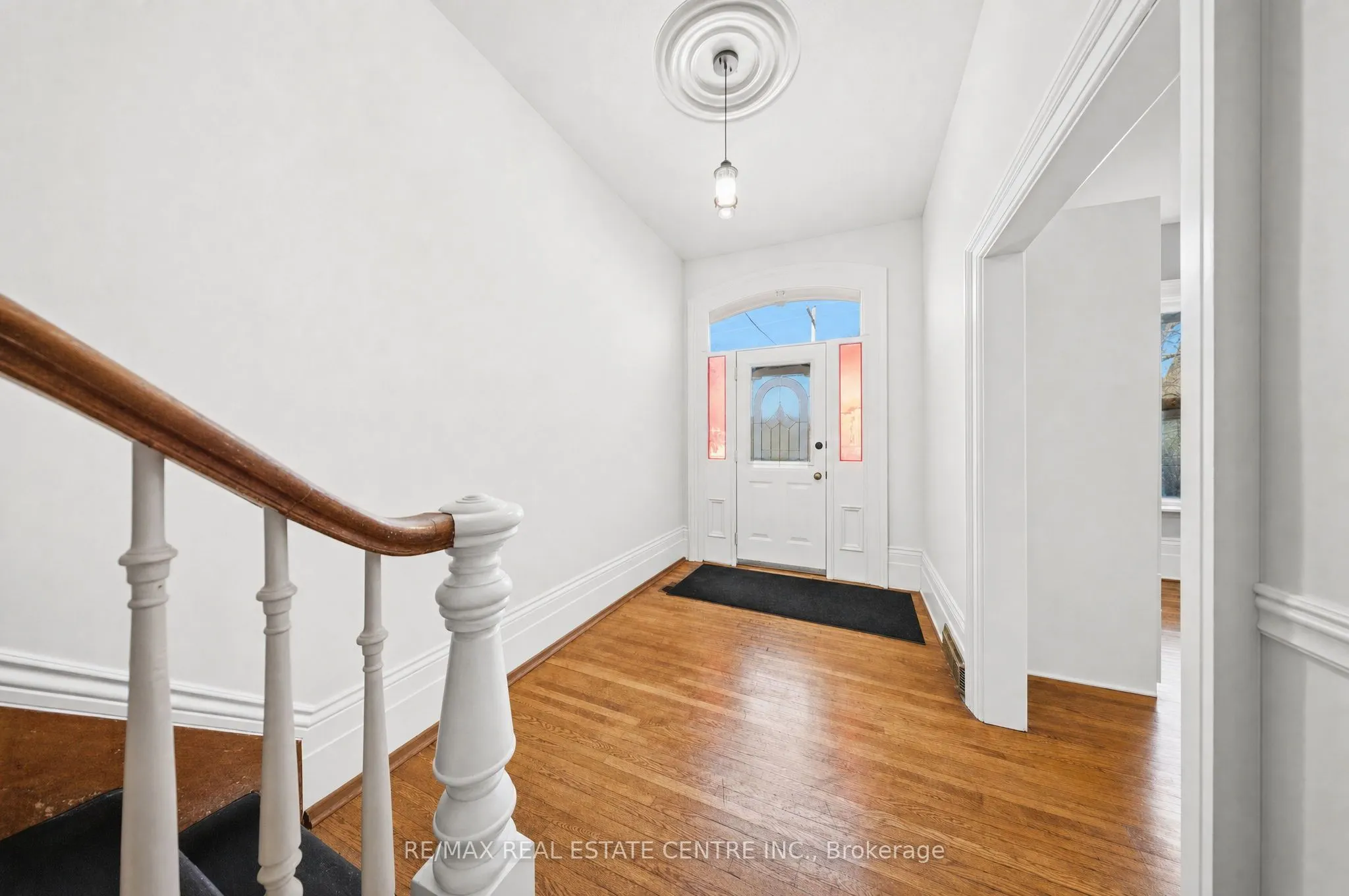 301 Main Street W