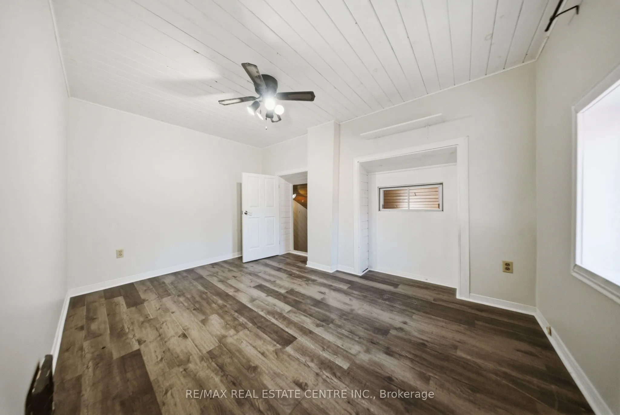 301 Main Street W