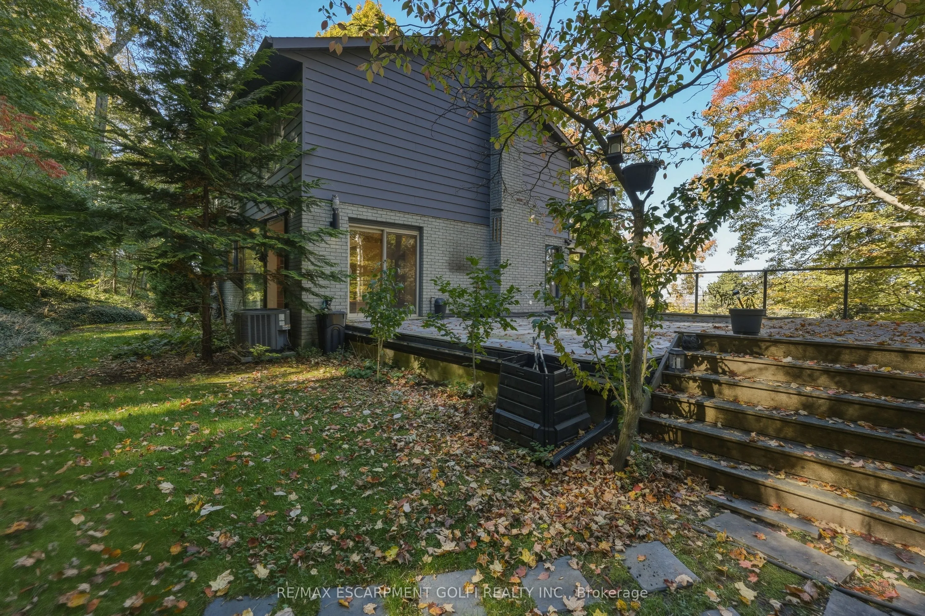 259 Main Street W