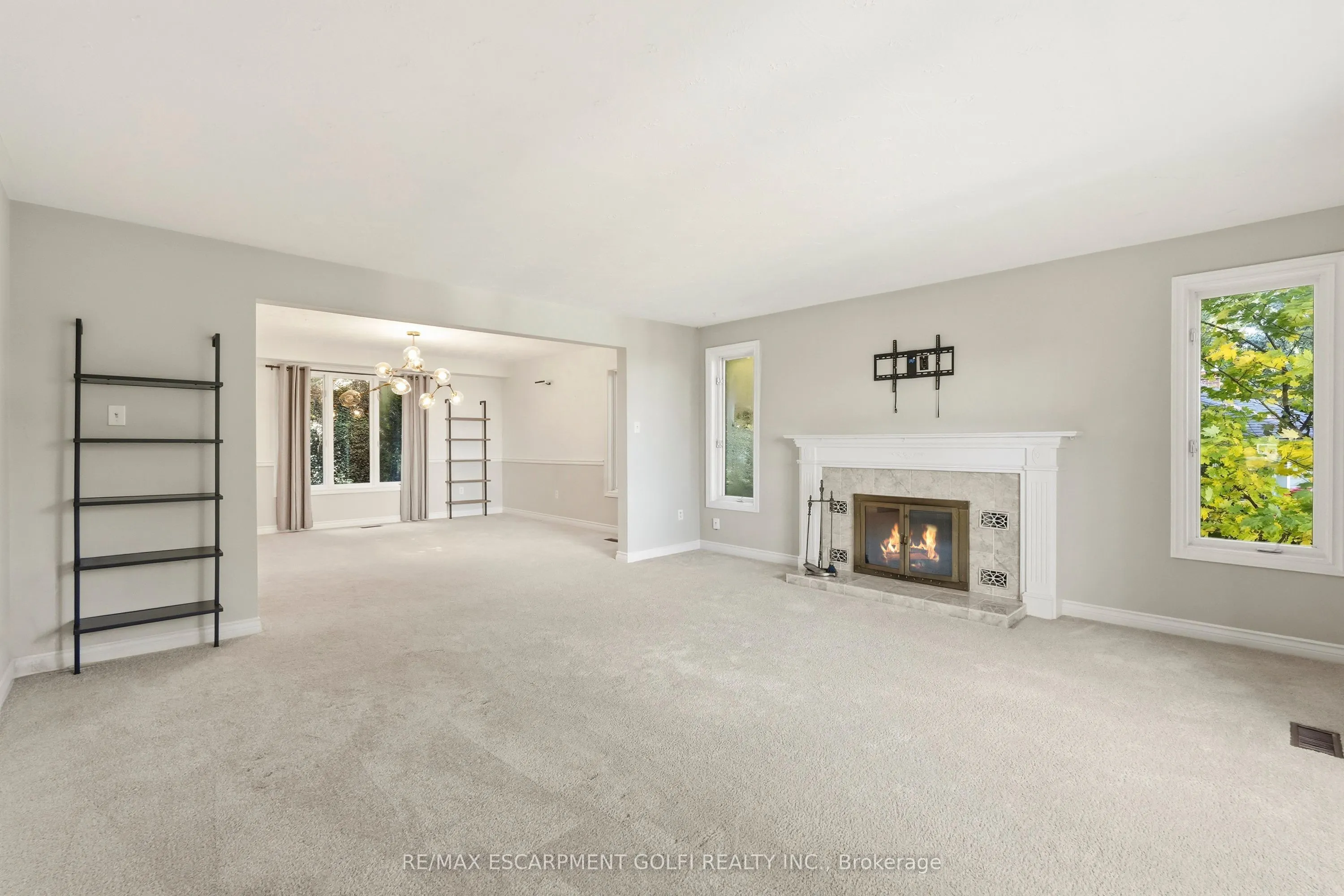 259 Main Street W
