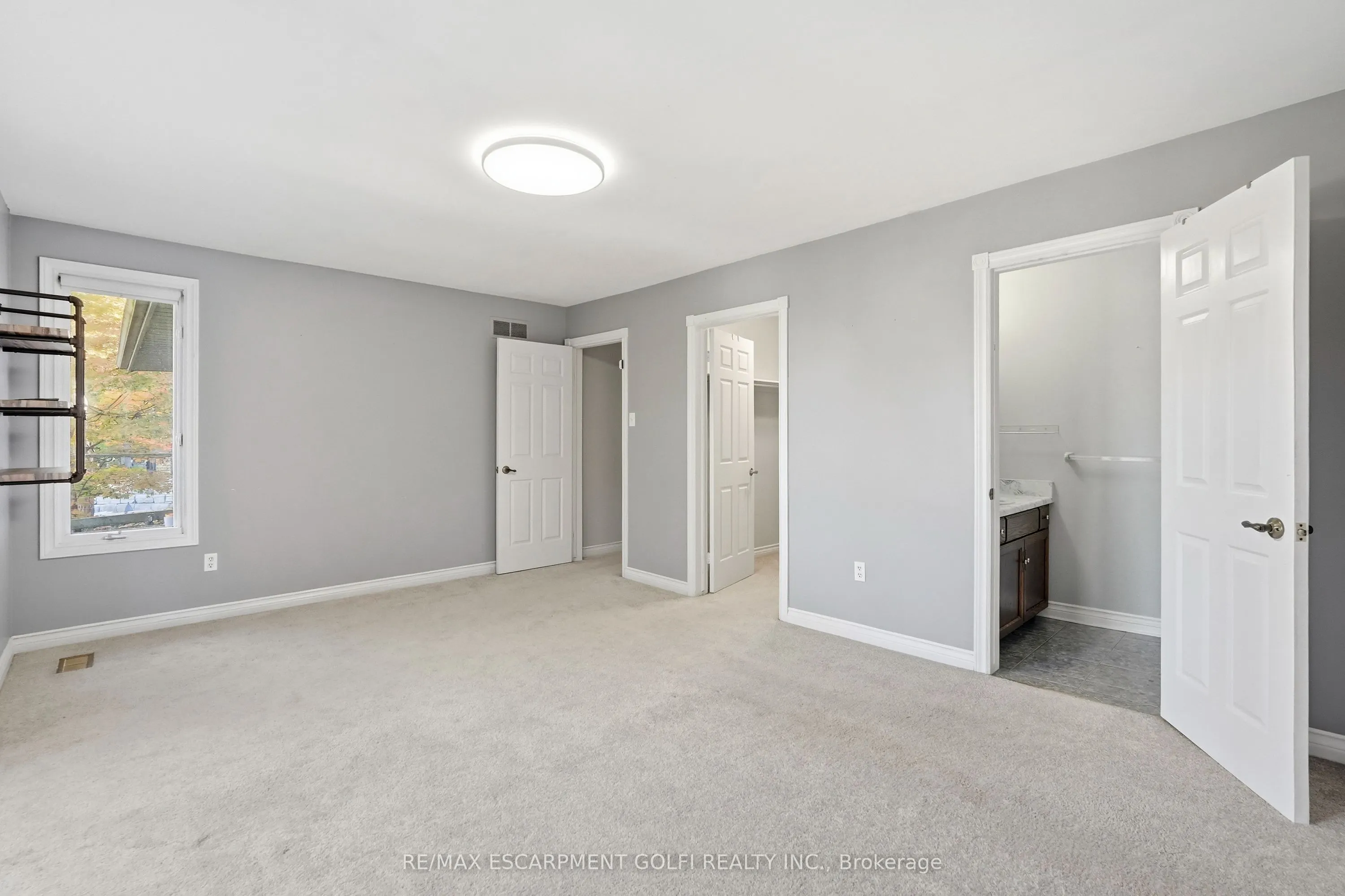 259 Main Street W