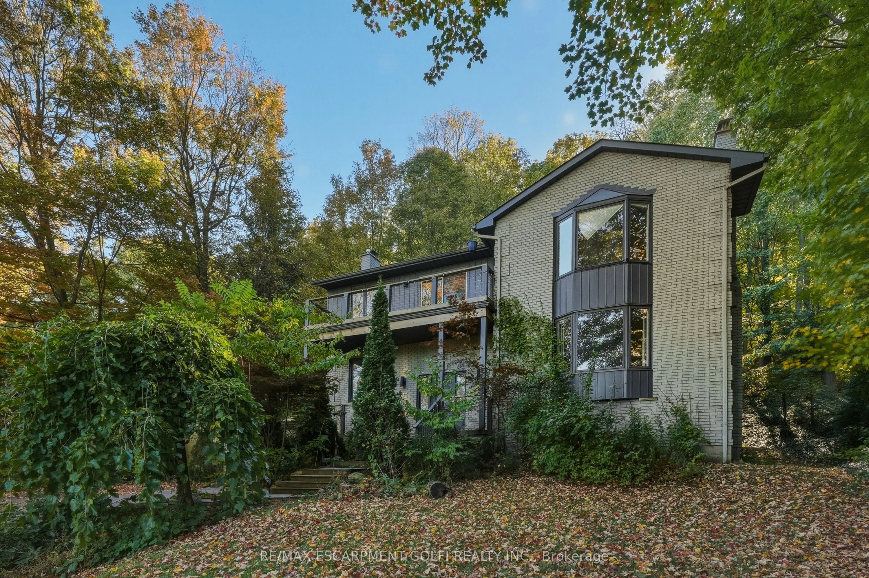 259 Main Street W