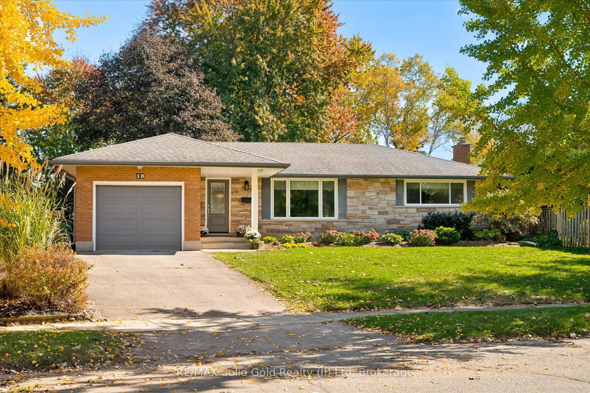18 Evelyn Crescent