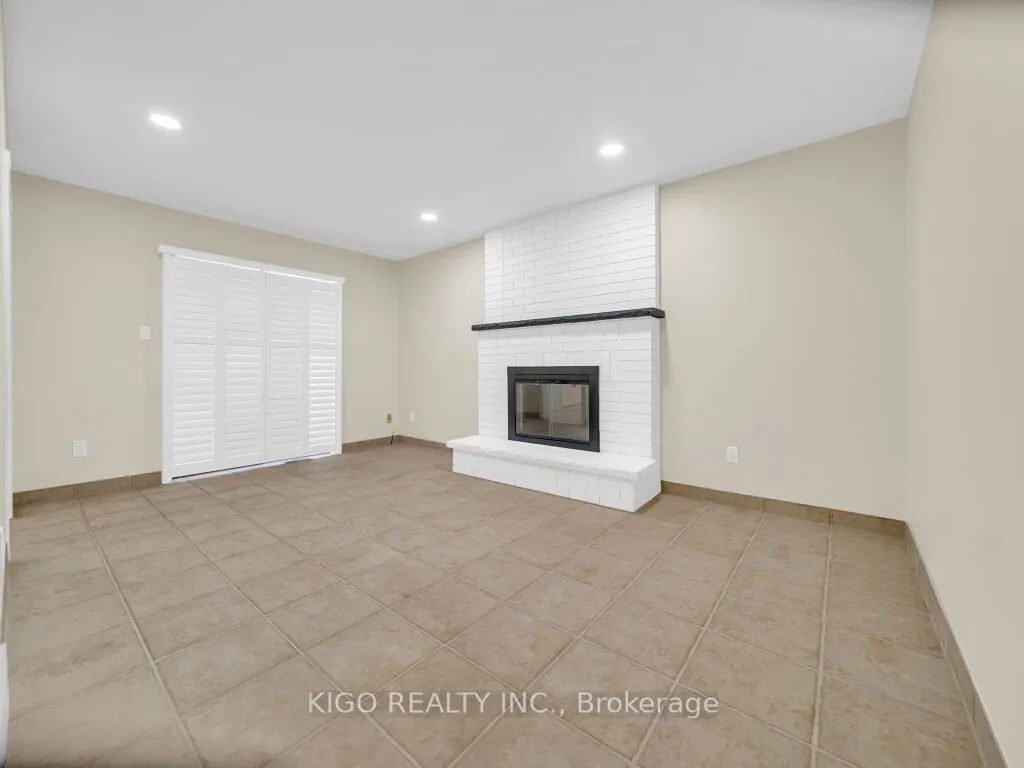16 GLENNIE Court