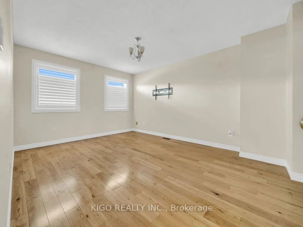 16 GLENNIE Court