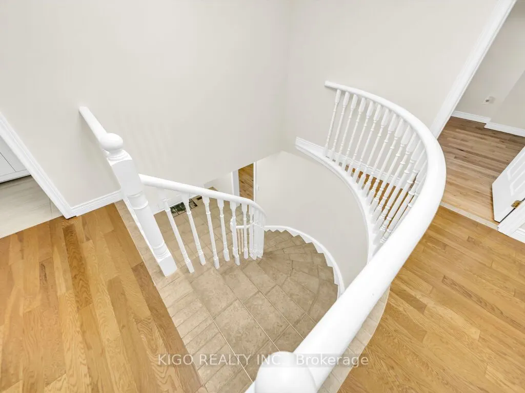 16 GLENNIE Court