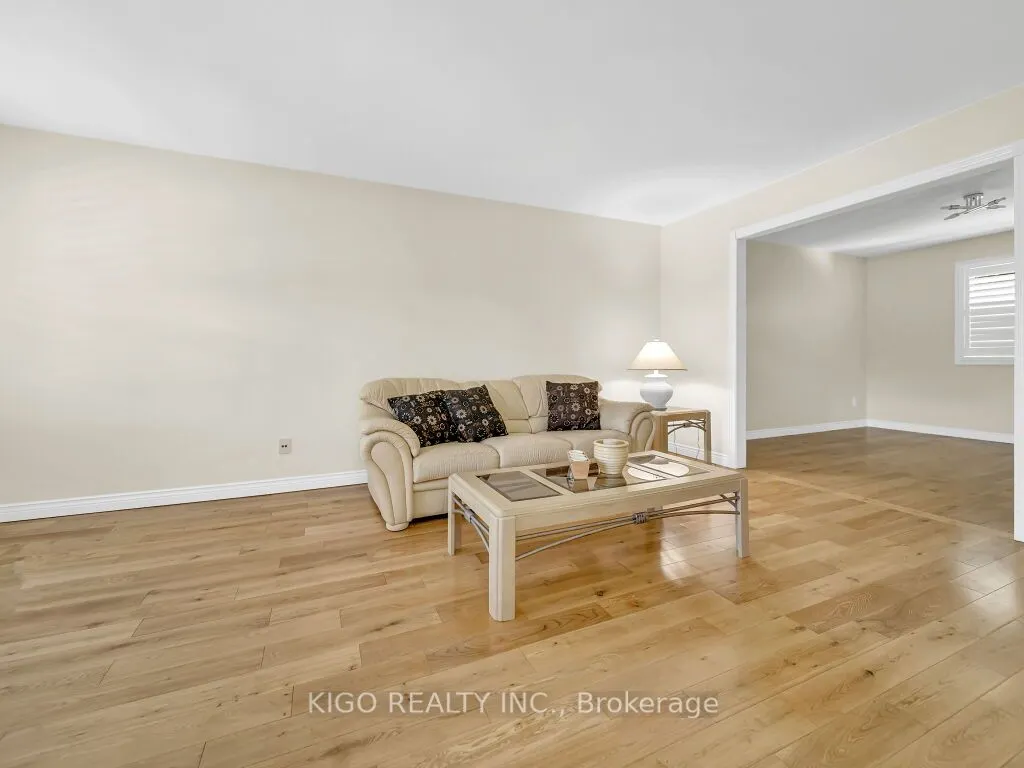 16 GLENNIE Court