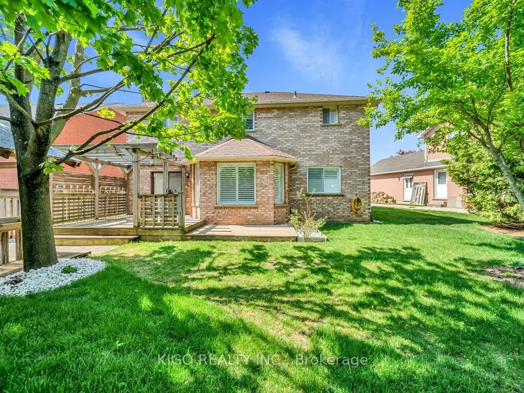 16 GLENNIE Court