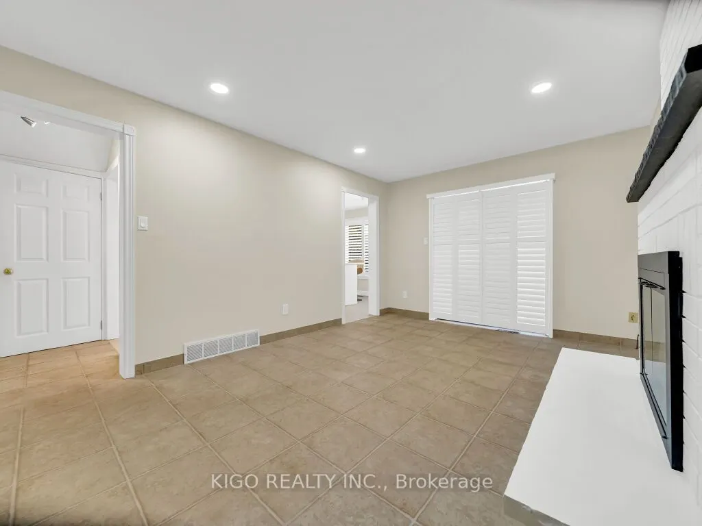16 GLENNIE Court