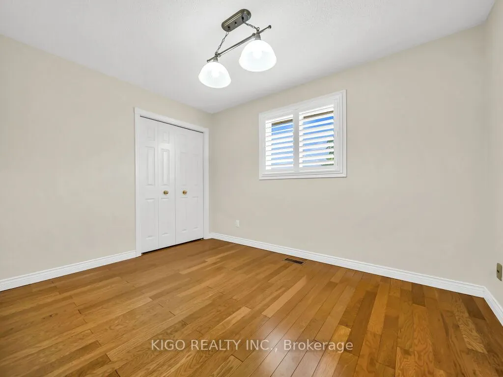 16 GLENNIE Court