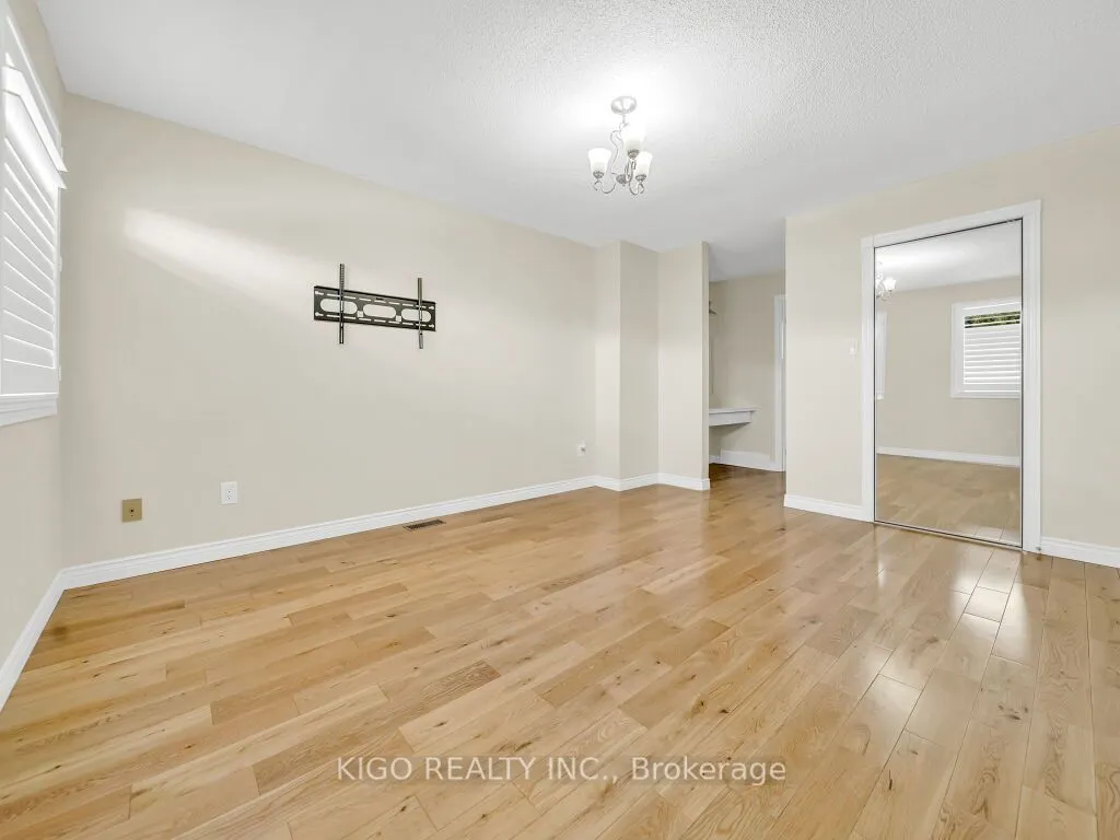 16 GLENNIE Court