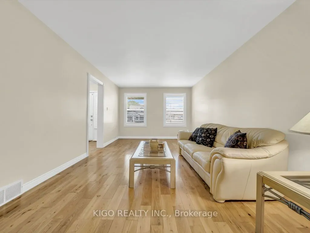 16 GLENNIE Court