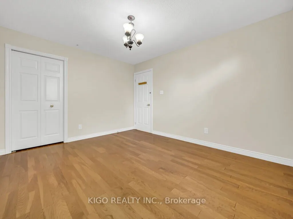 16 GLENNIE Court