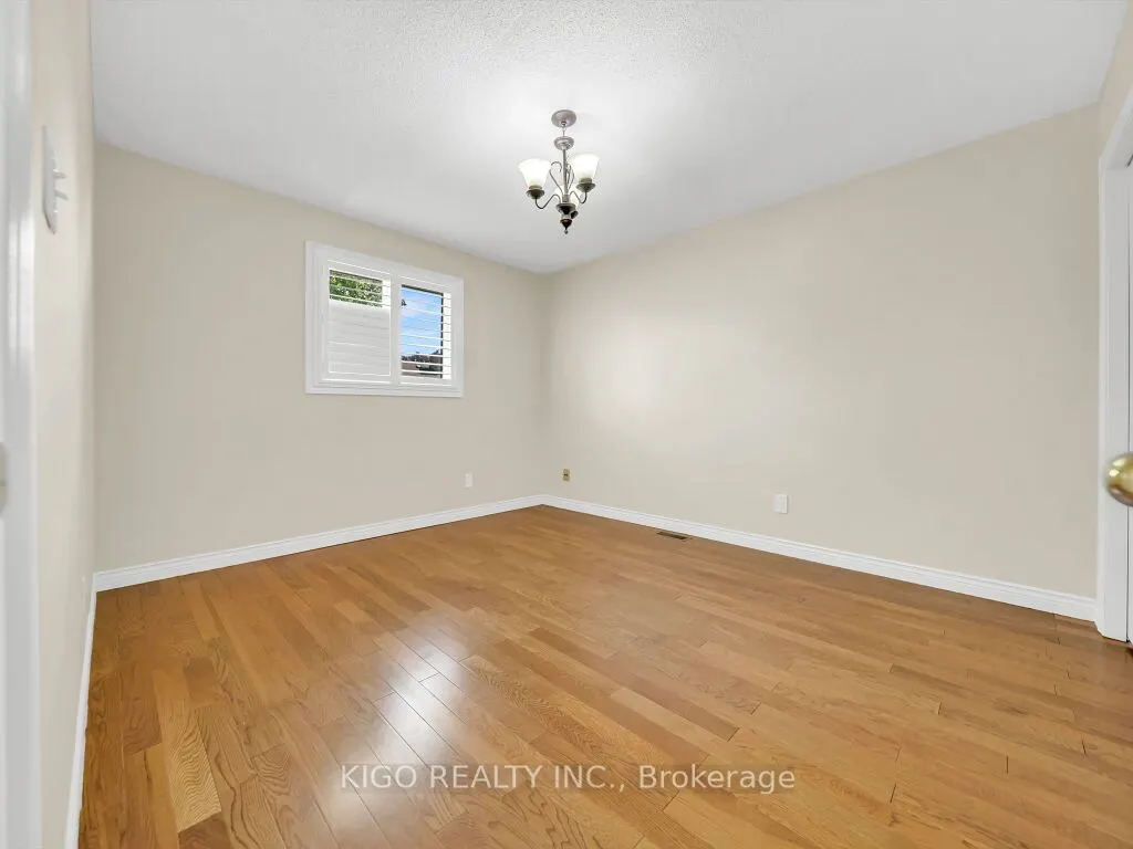 16 GLENNIE Court