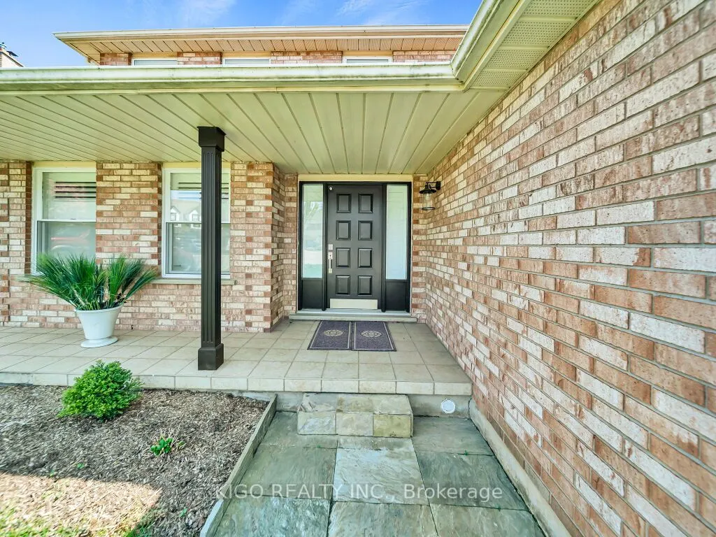 16 GLENNIE Court