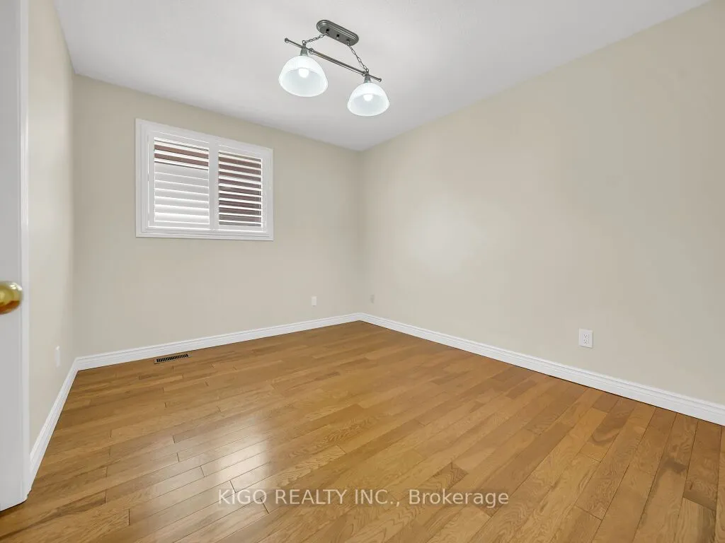 16 GLENNIE Court