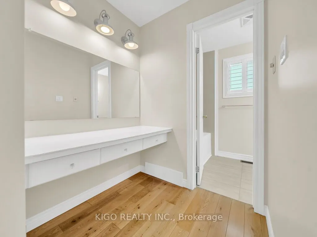 16 GLENNIE Court