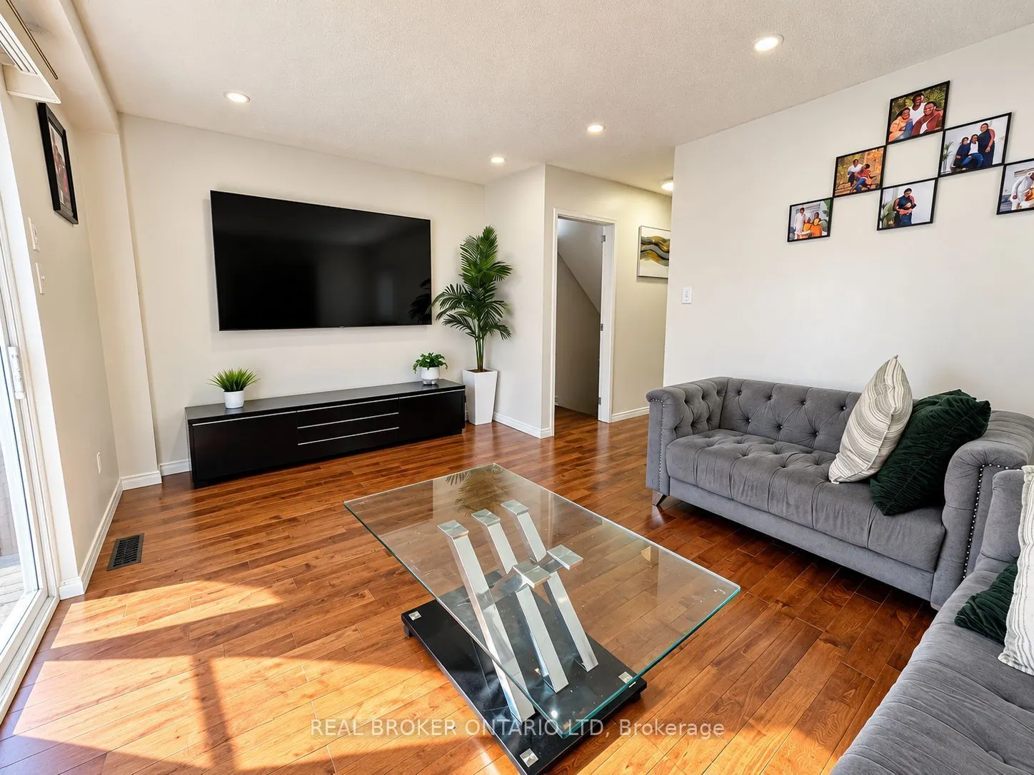 857 SOUTHDALE Road E #43