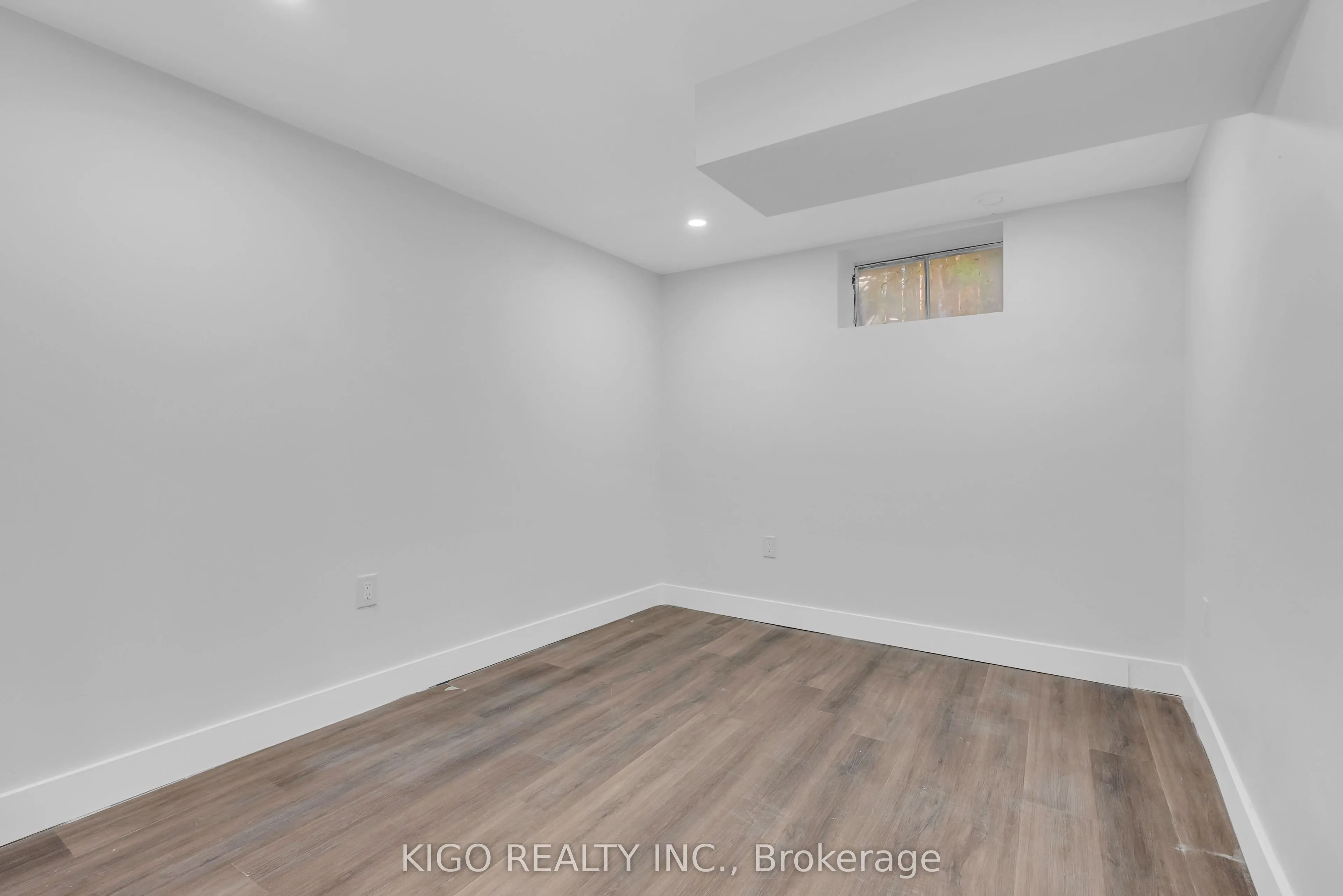 54 TWEEDSMUIR Avenue