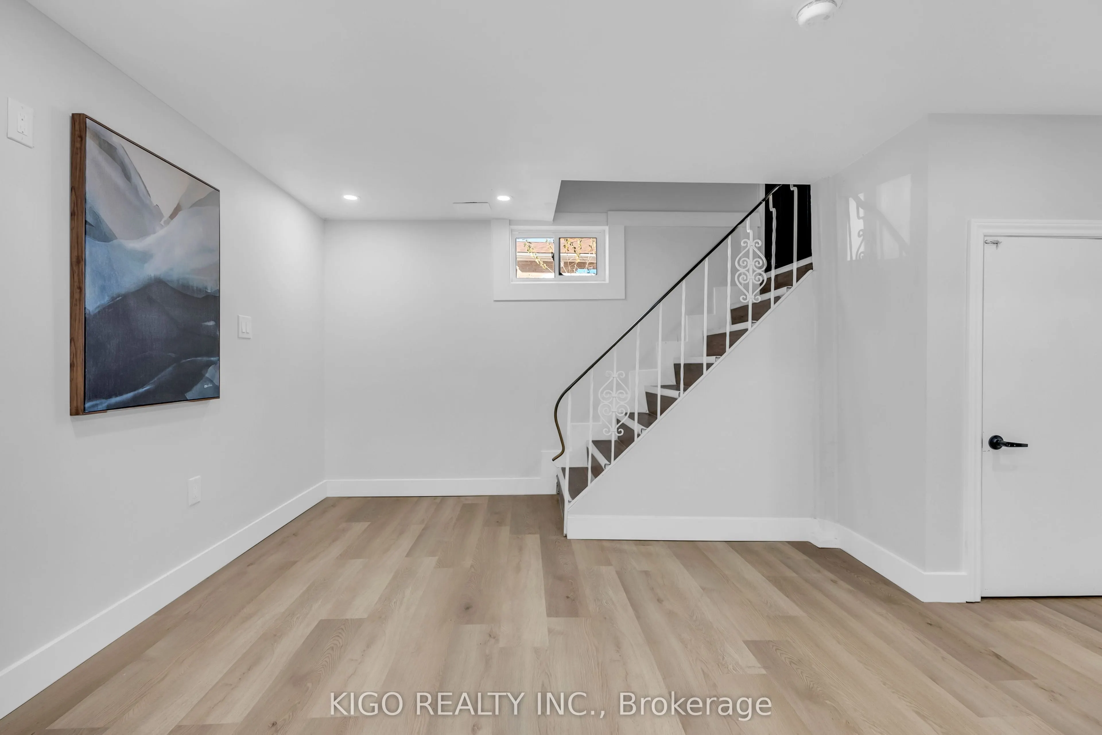 54 TWEEDSMUIR Avenue