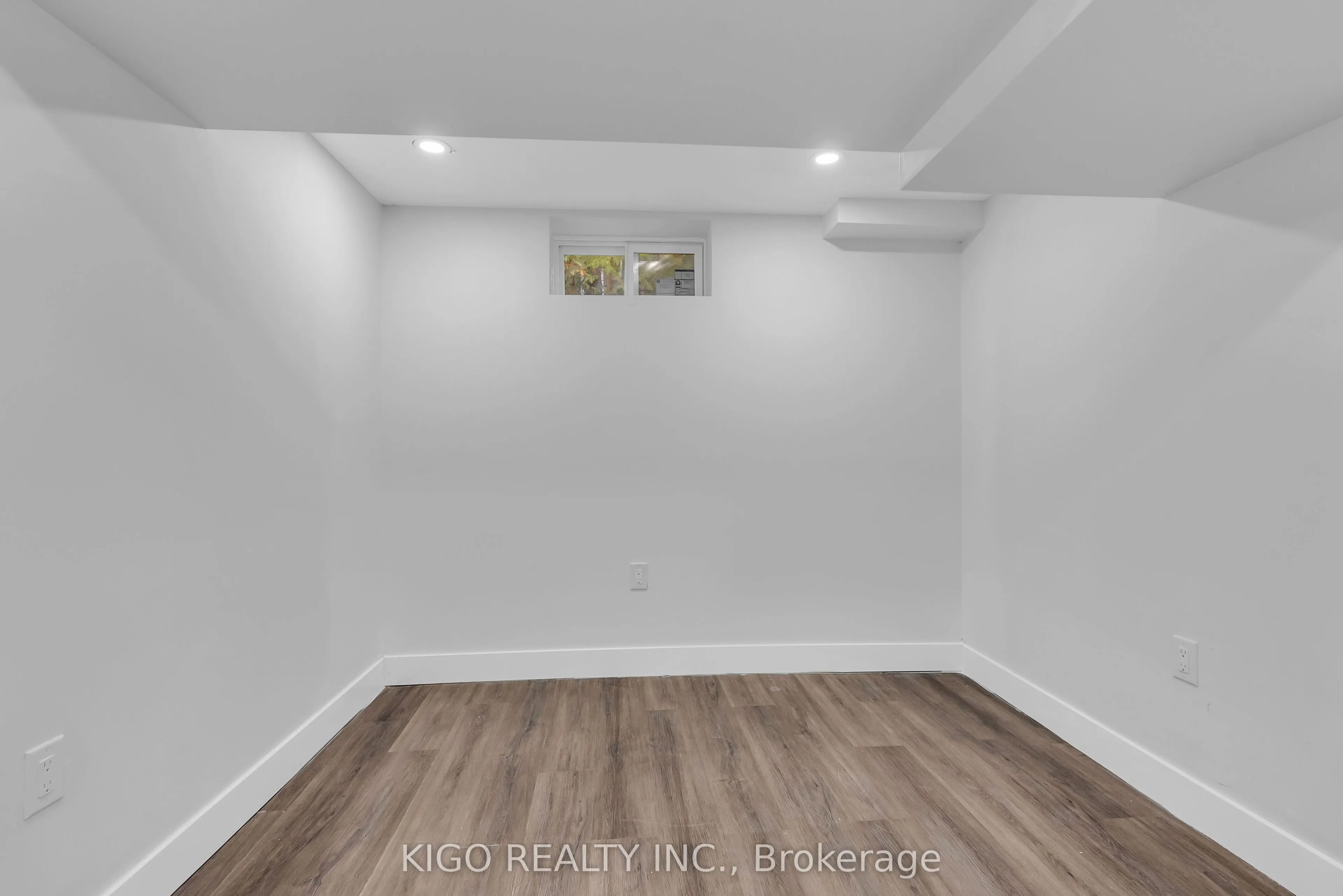 54 TWEEDSMUIR Avenue