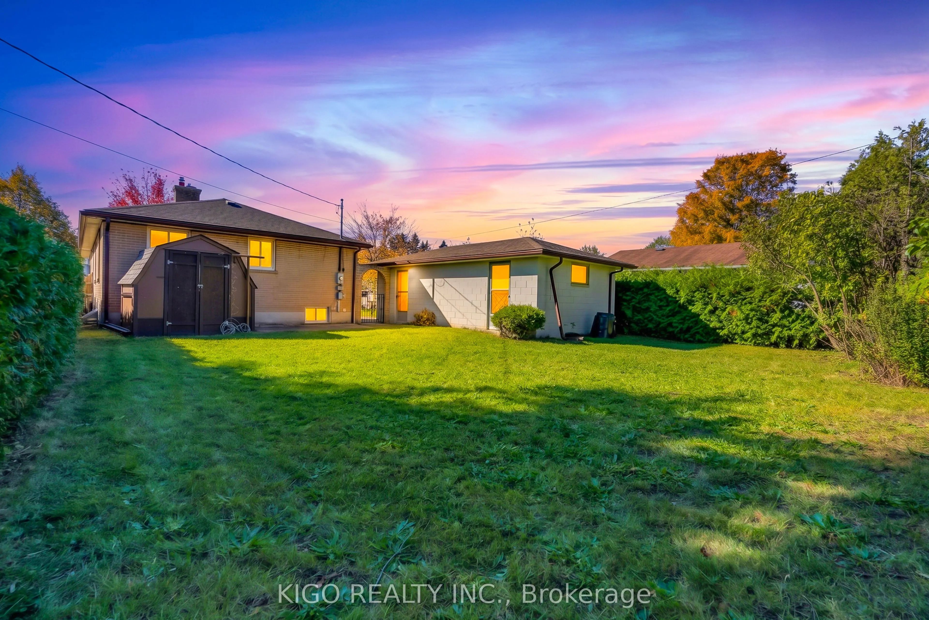 54 TWEEDSMUIR Avenue