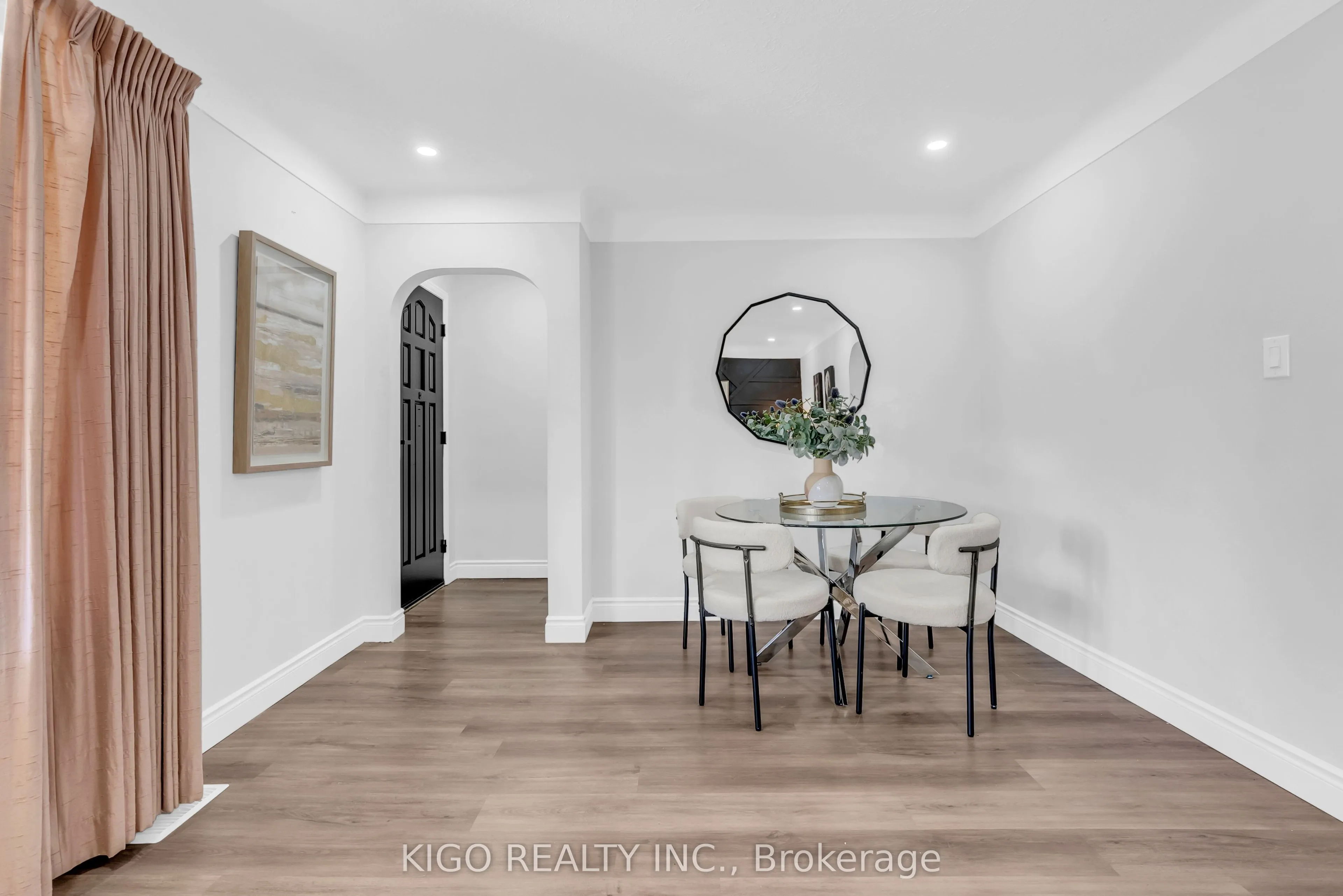 54 TWEEDSMUIR Avenue