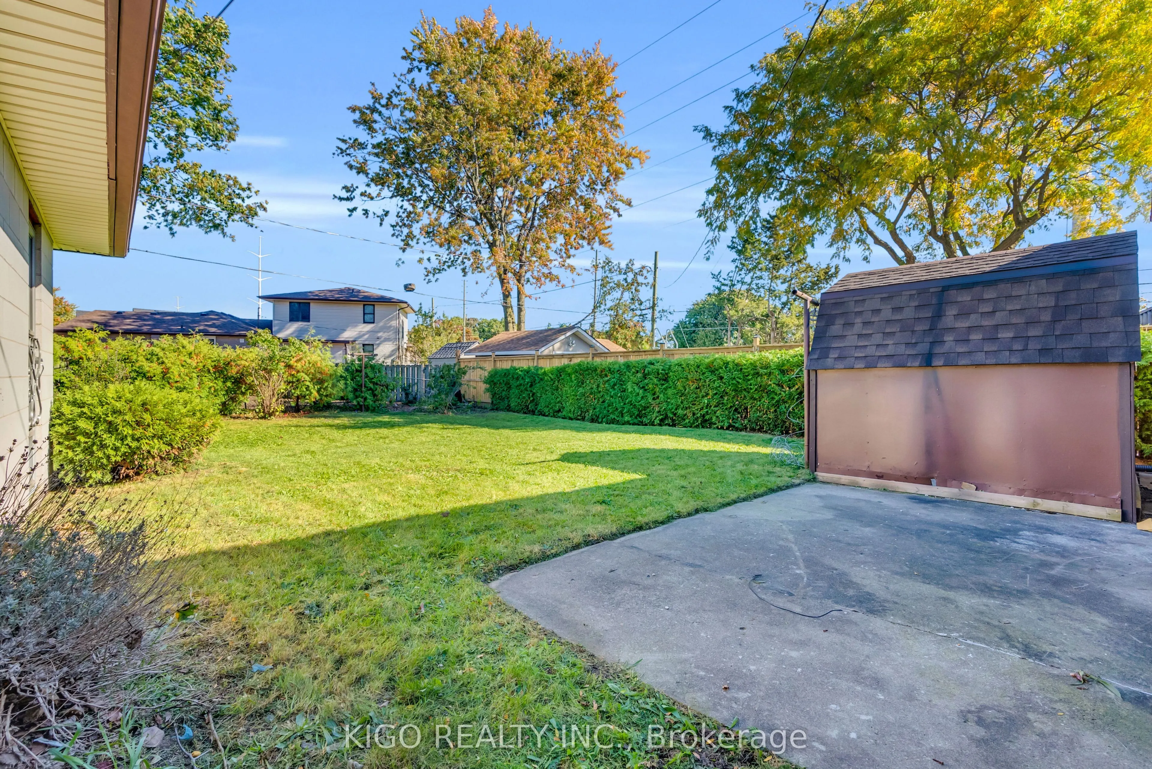 54 TWEEDSMUIR Avenue