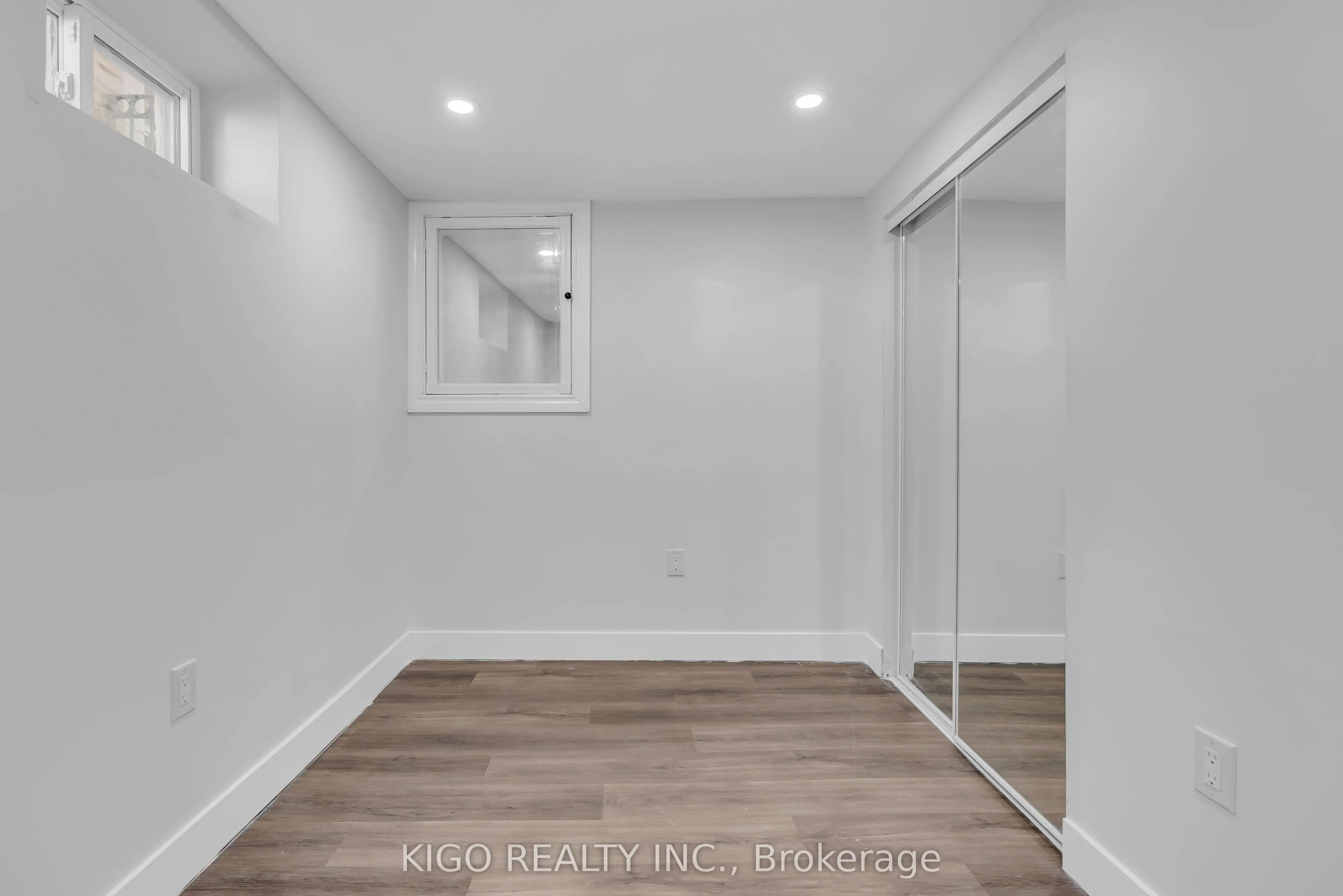 54 TWEEDSMUIR Avenue