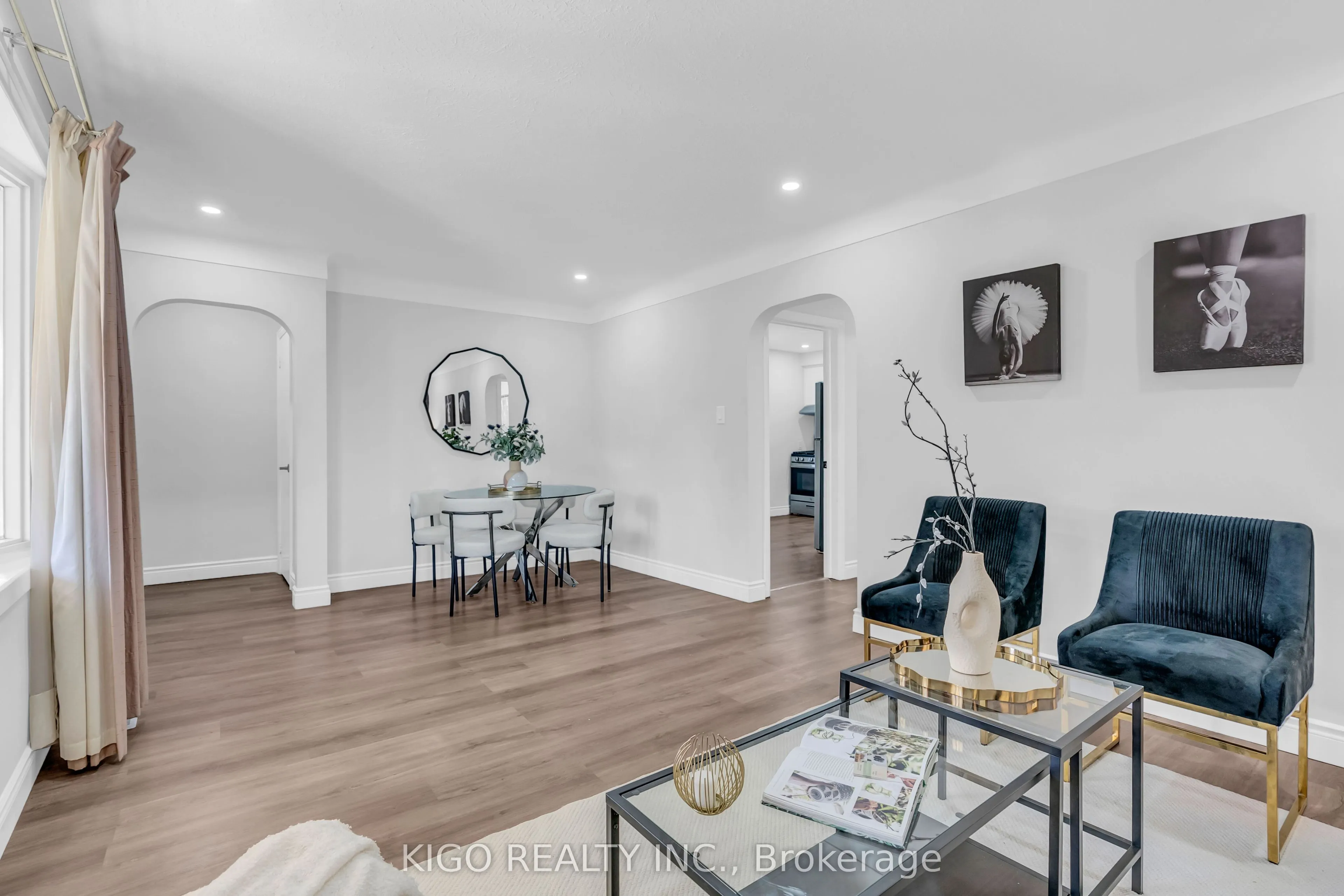 54 TWEEDSMUIR Avenue
