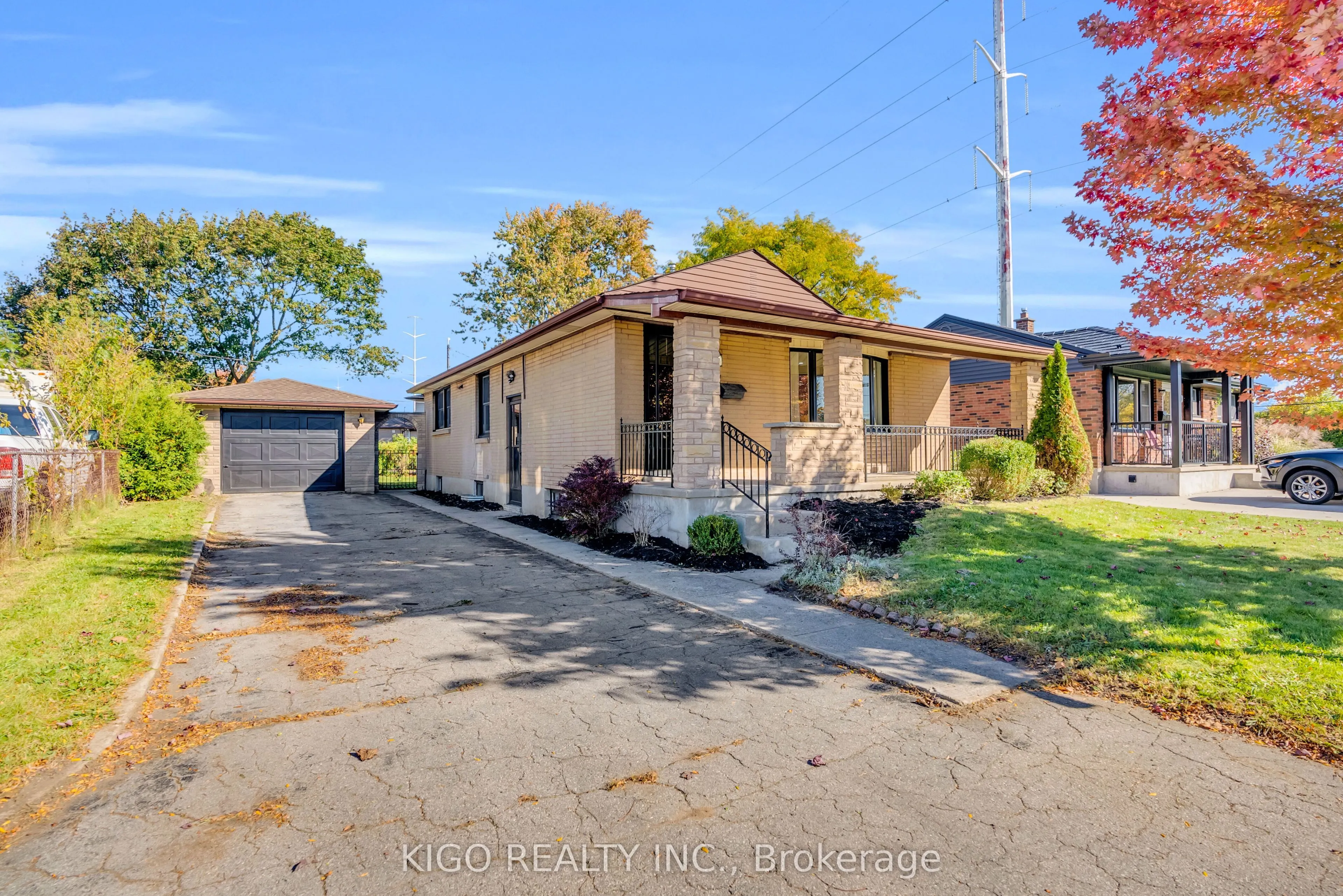54 TWEEDSMUIR Avenue
