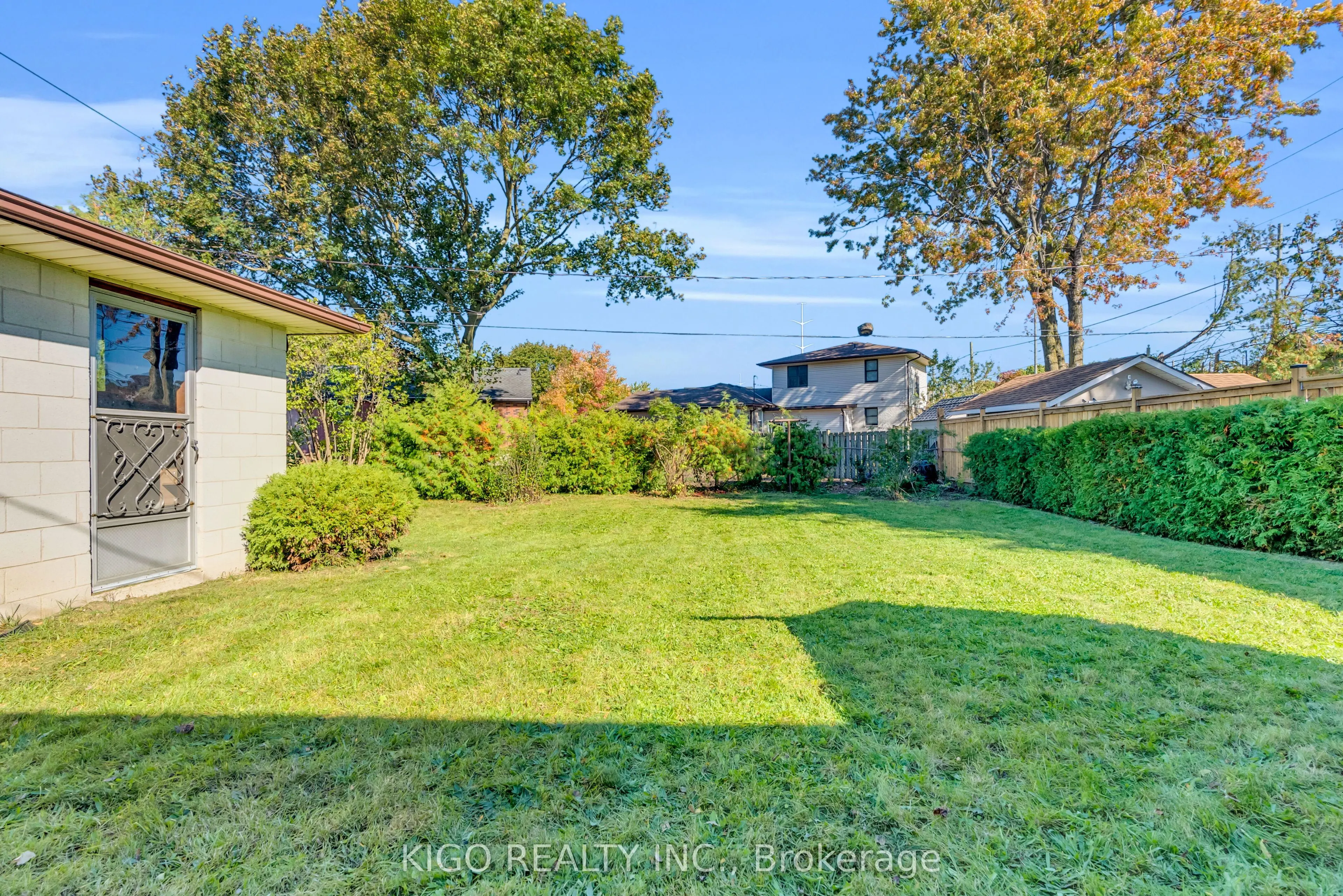 54 TWEEDSMUIR Avenue