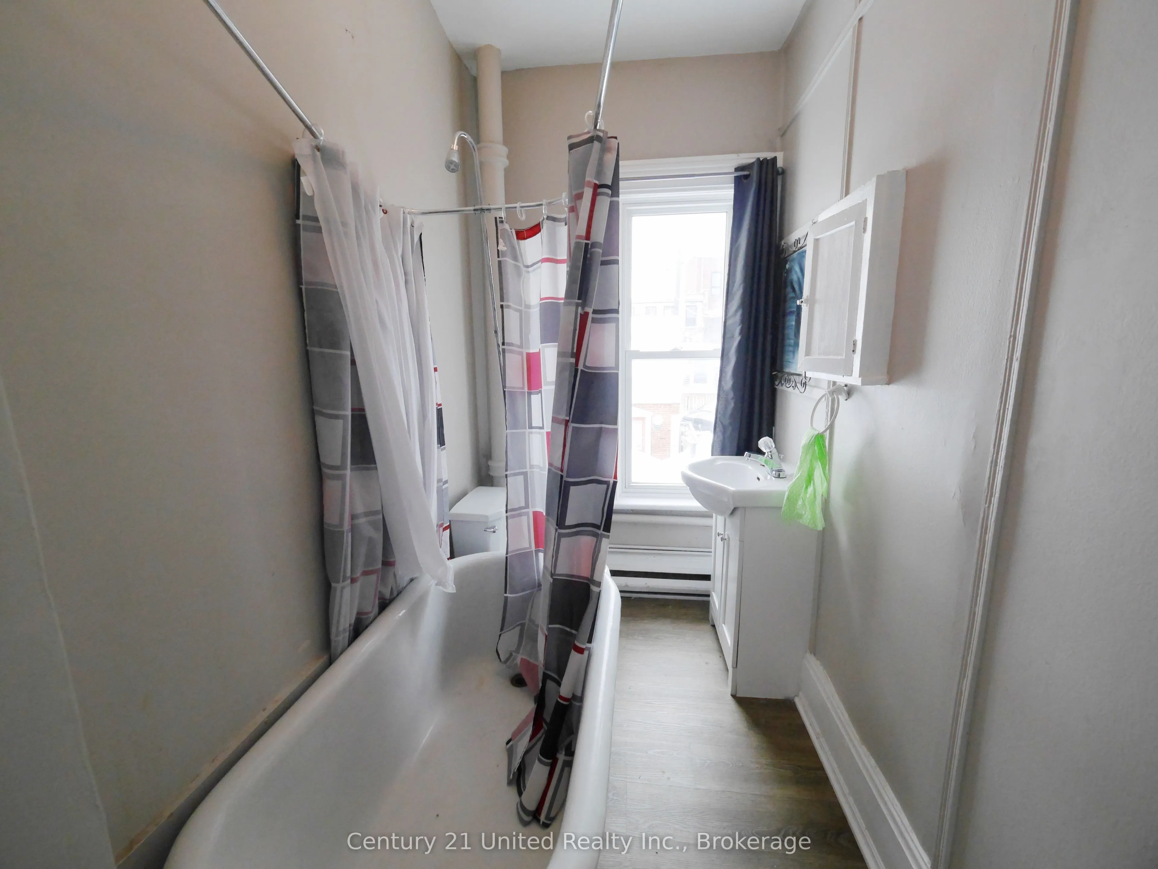 373A Queen Street