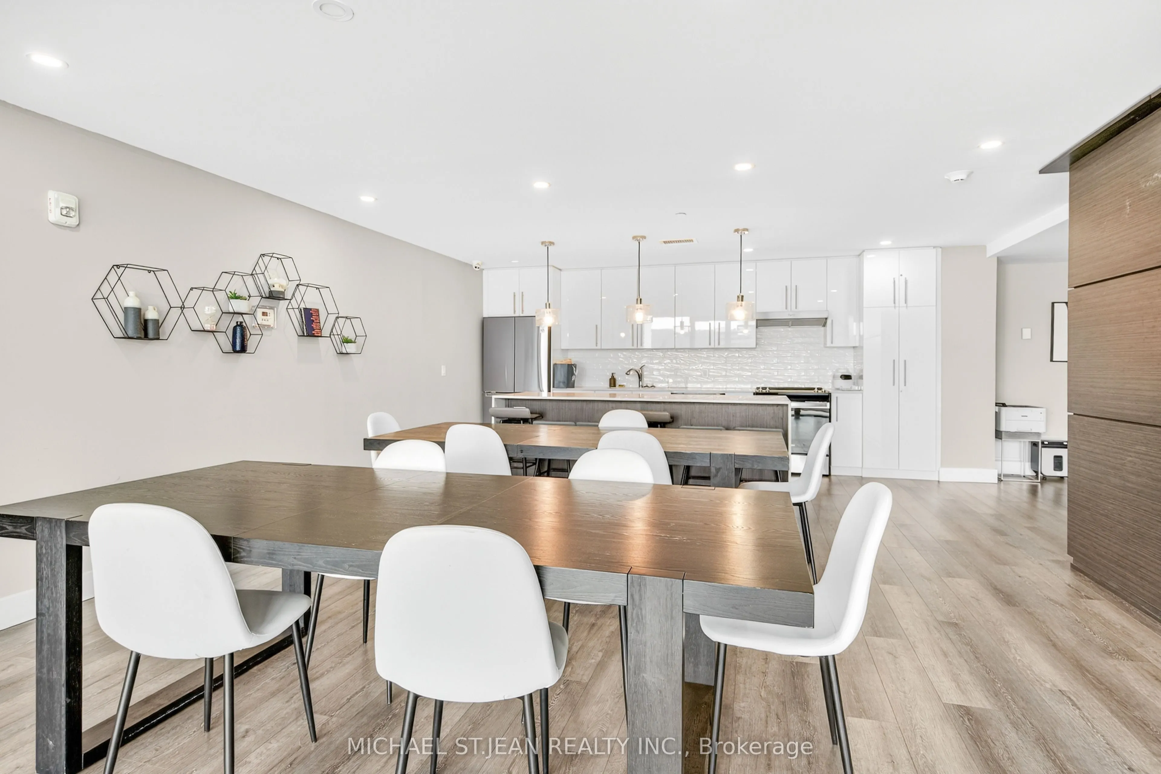 15 Queen Street S #1302