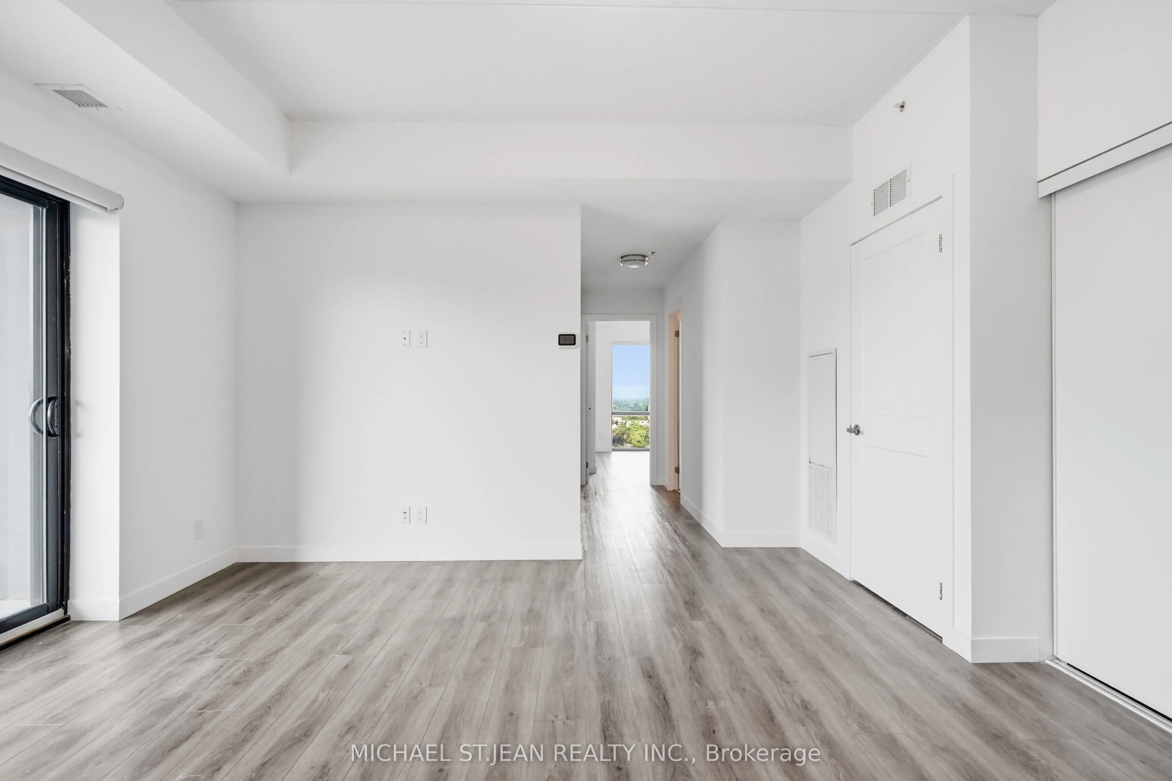 15 Queen Street S #1302