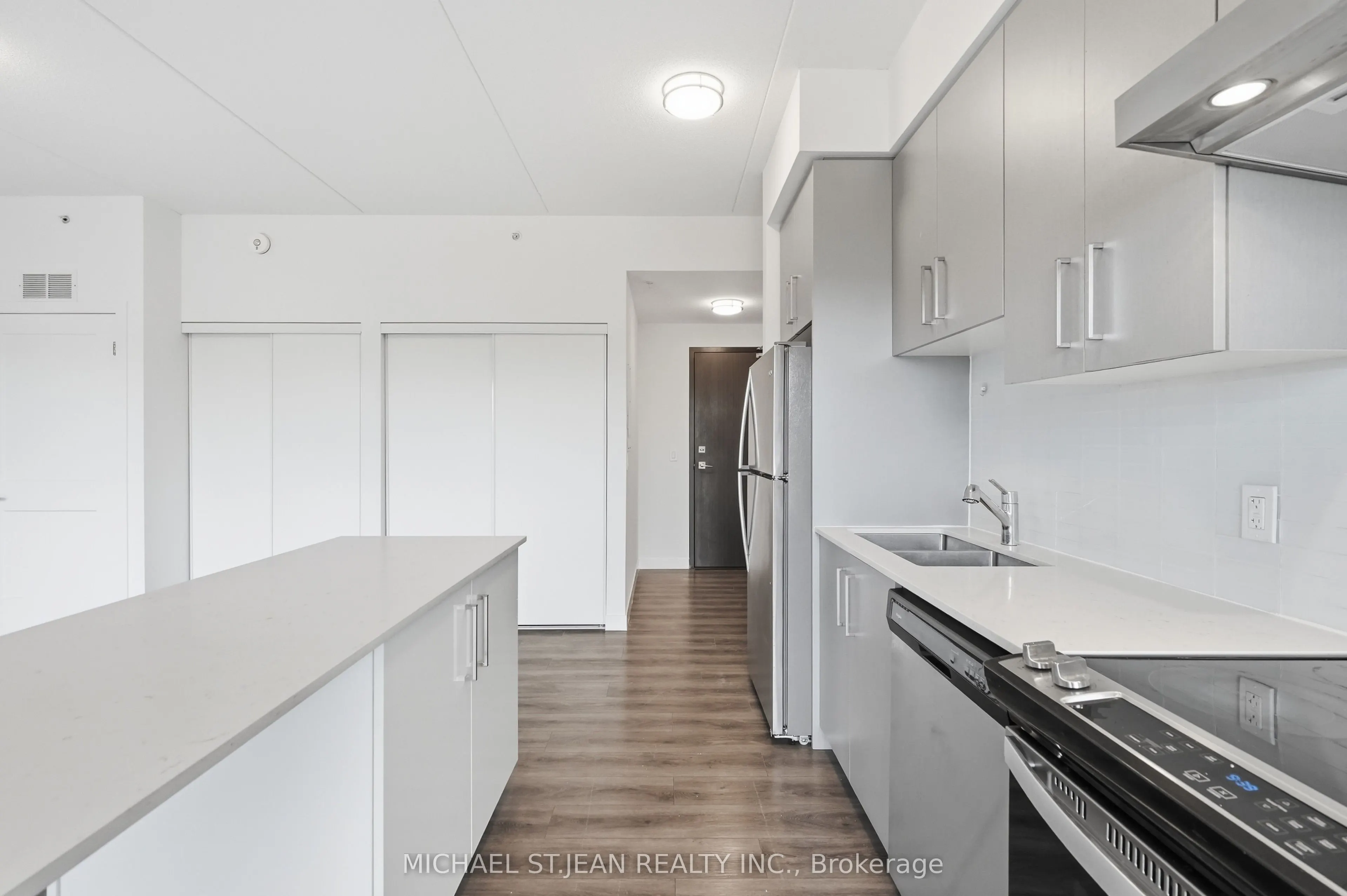 15 Queen Street S #1302