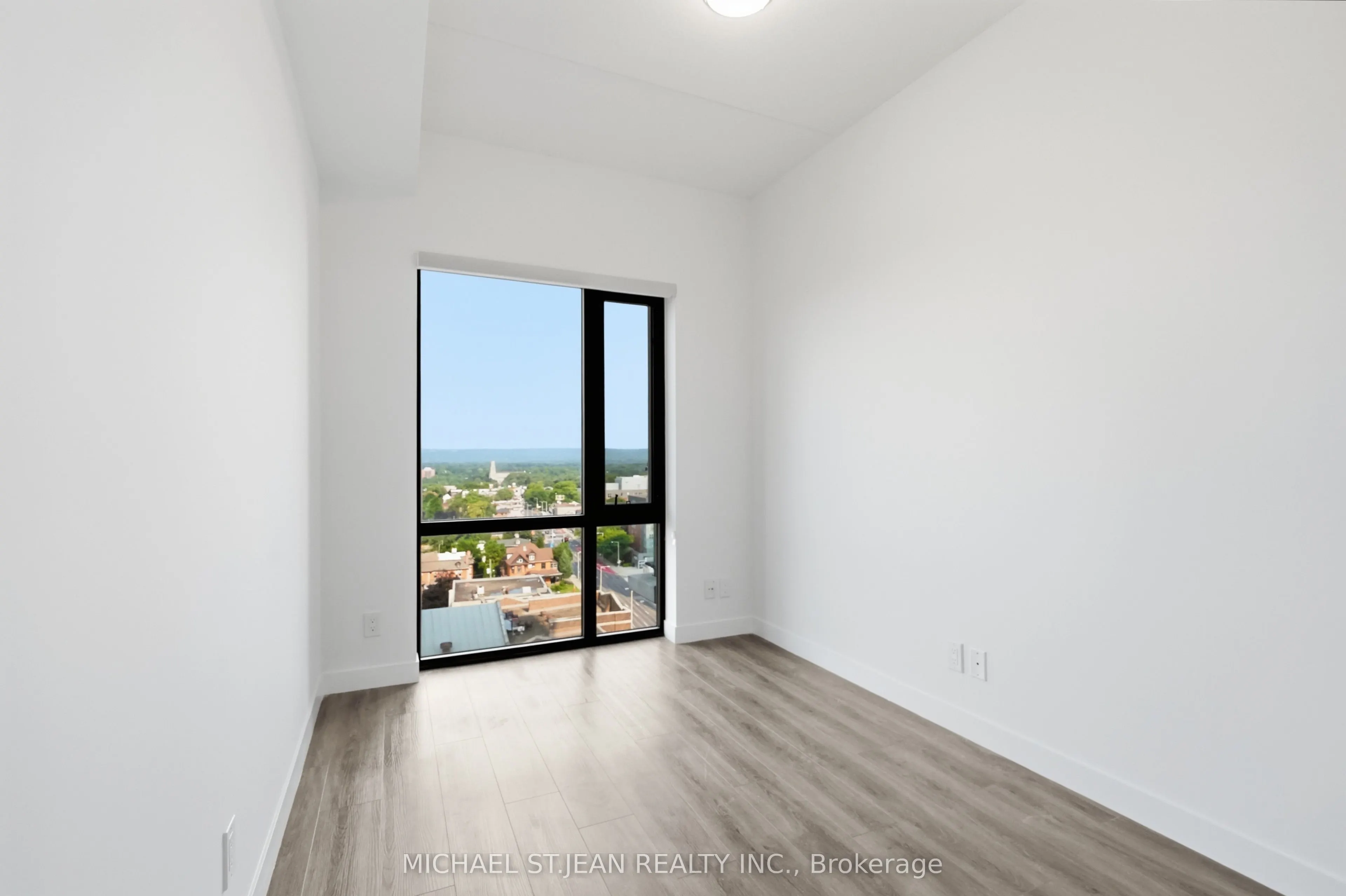 15 Queen Street S #1302