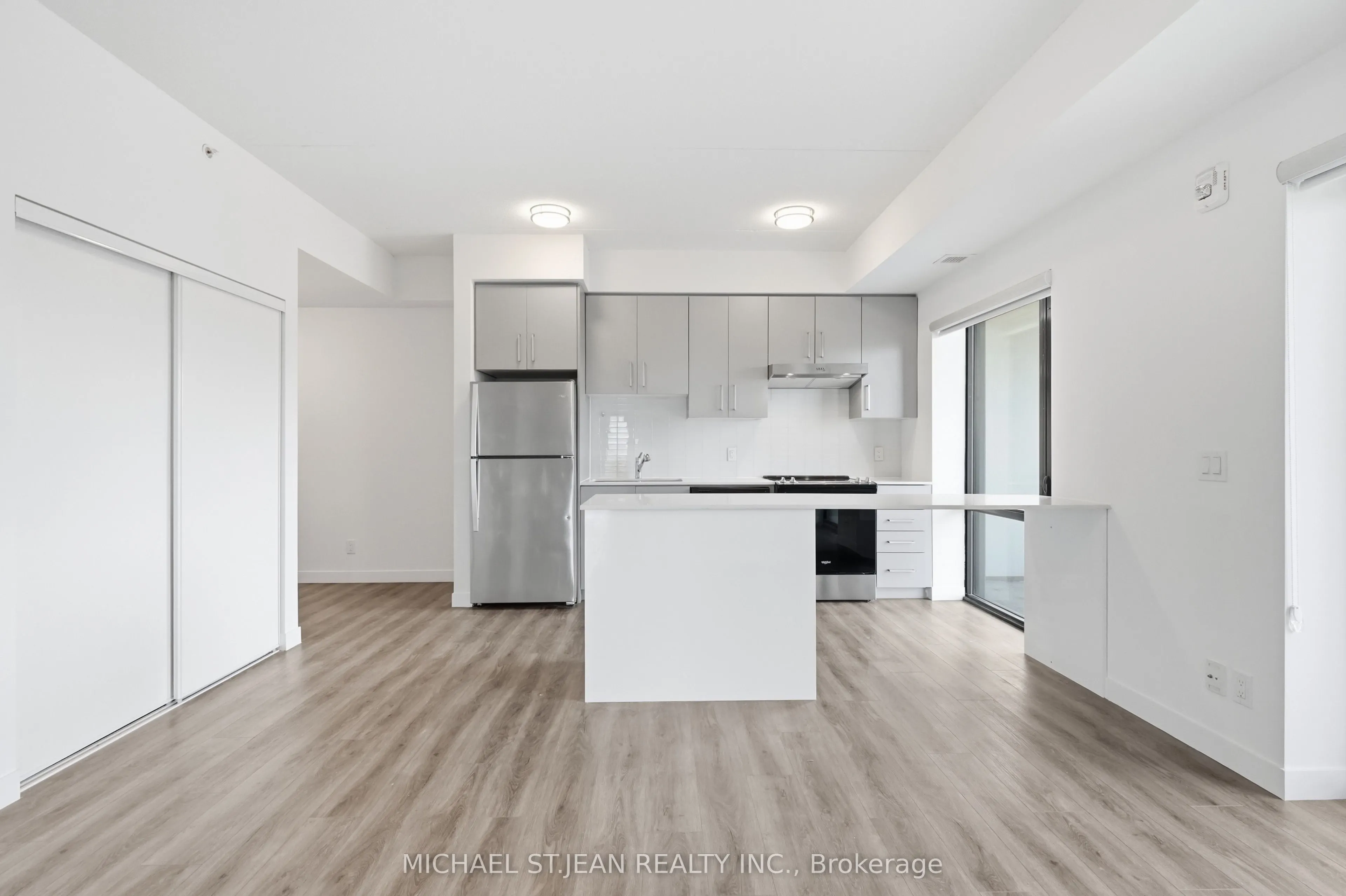 15 Queen Street S #1302