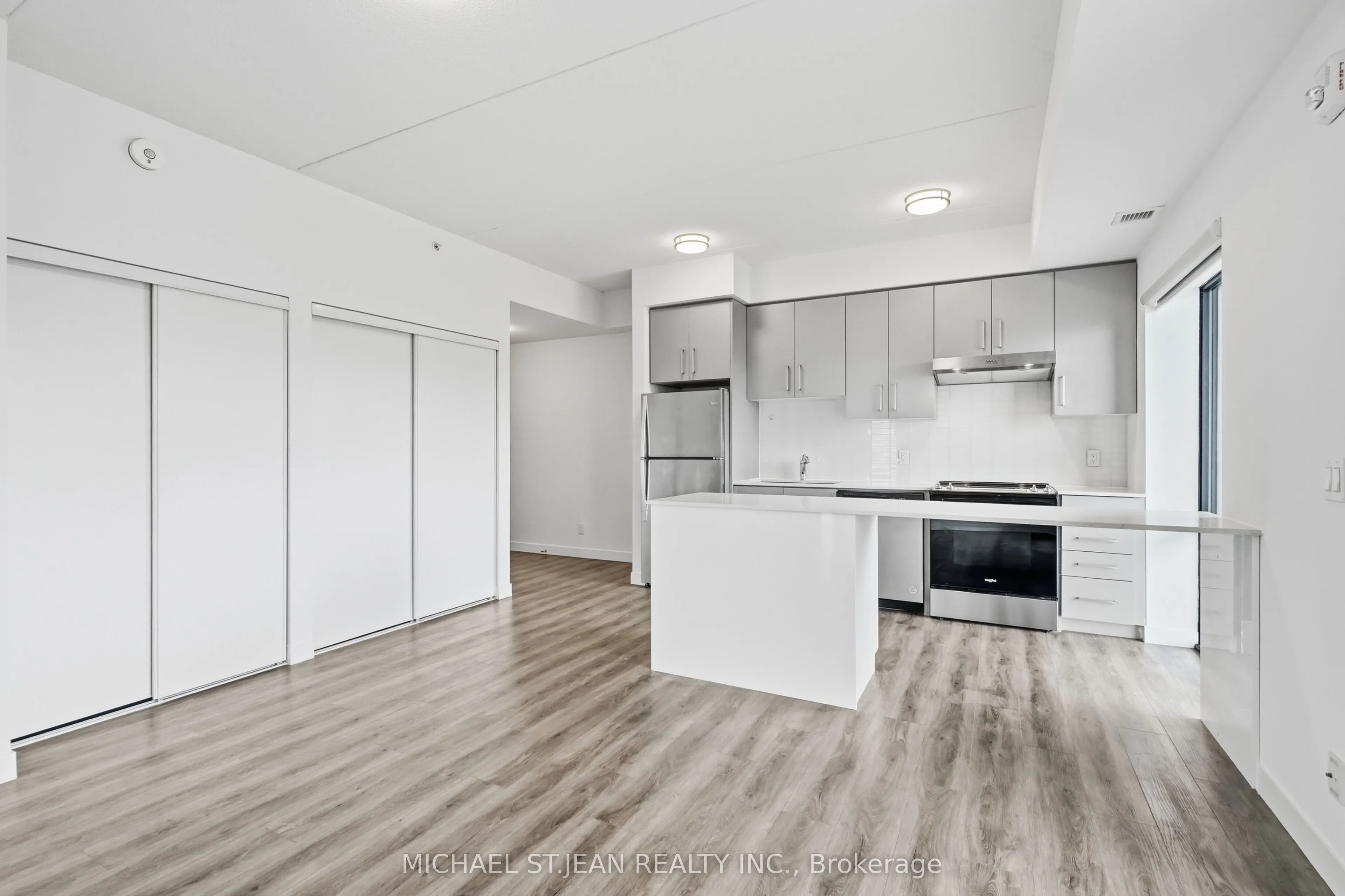 15 Queen Street S #1302