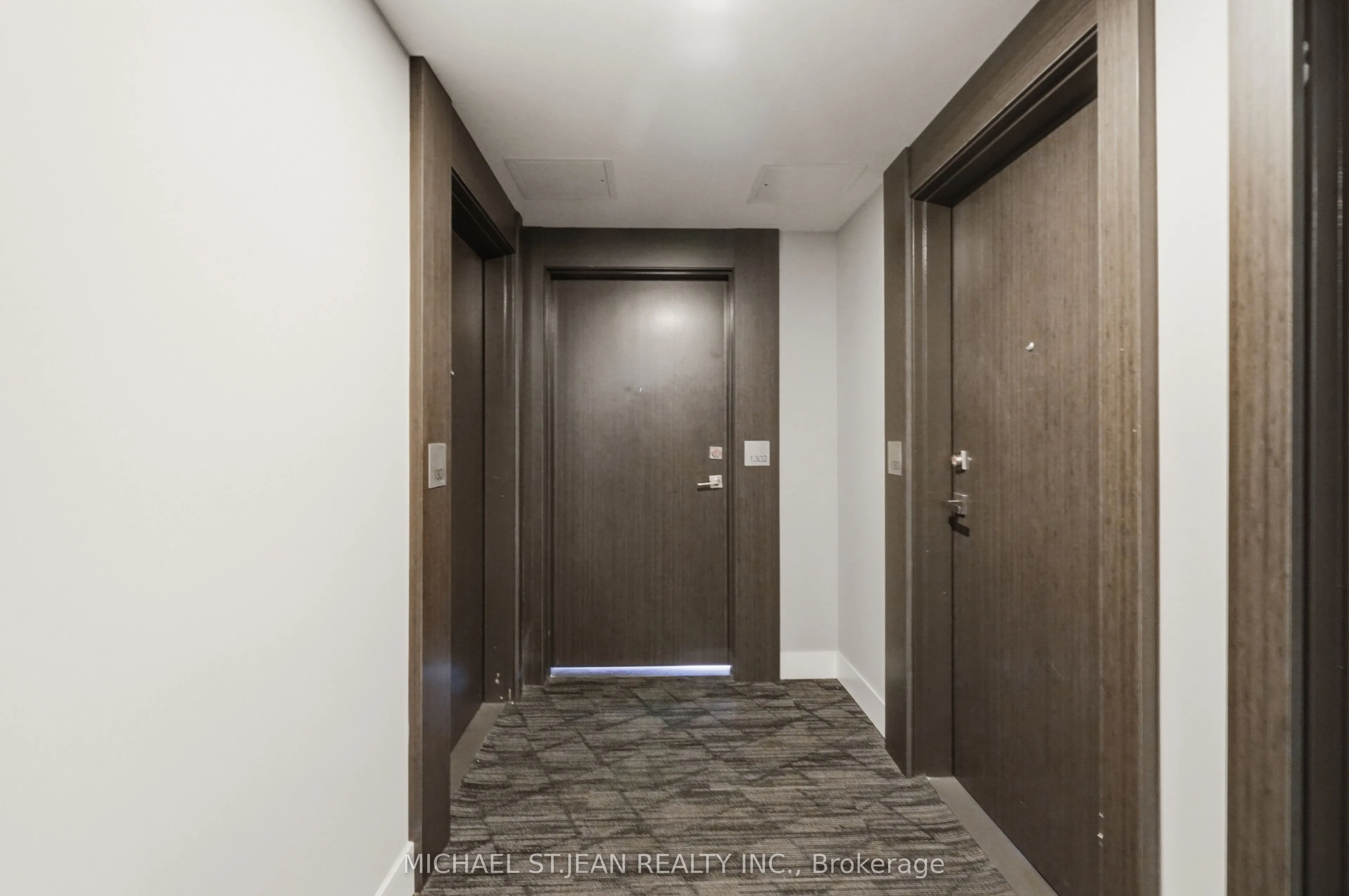 15 Queen Street S #1302