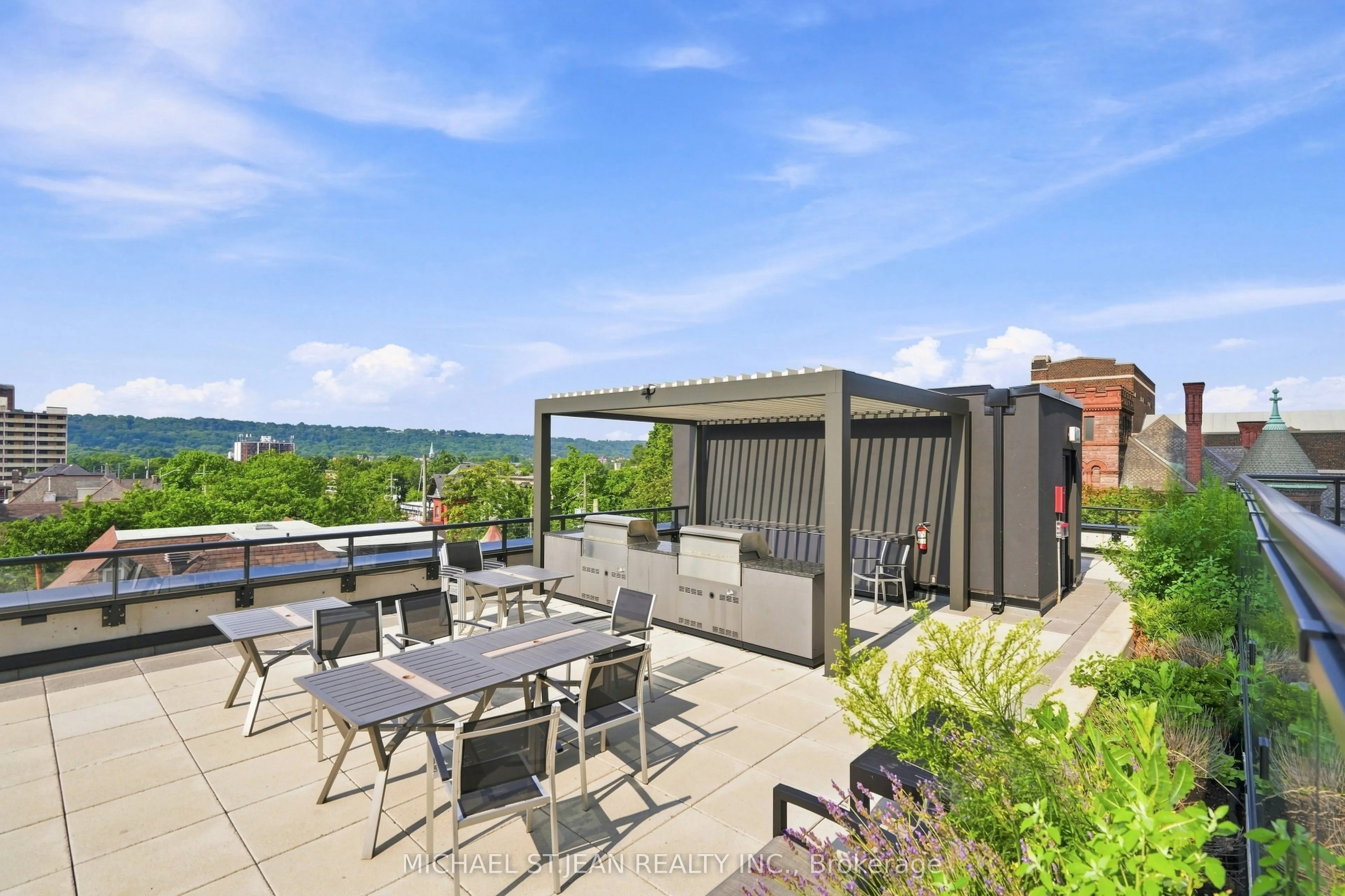 15 Queen Street S #1302
