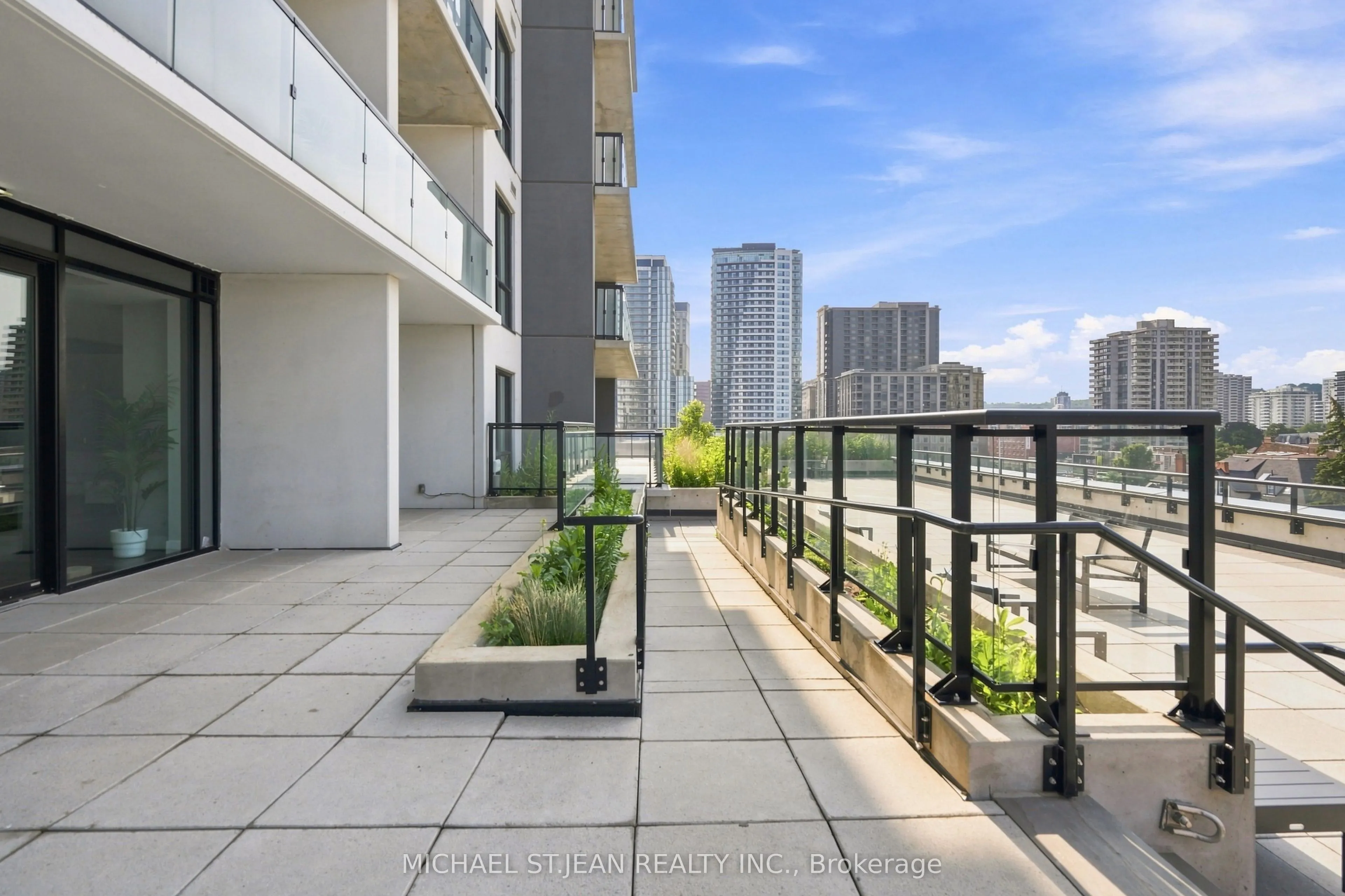 15 Queen Street S #1302