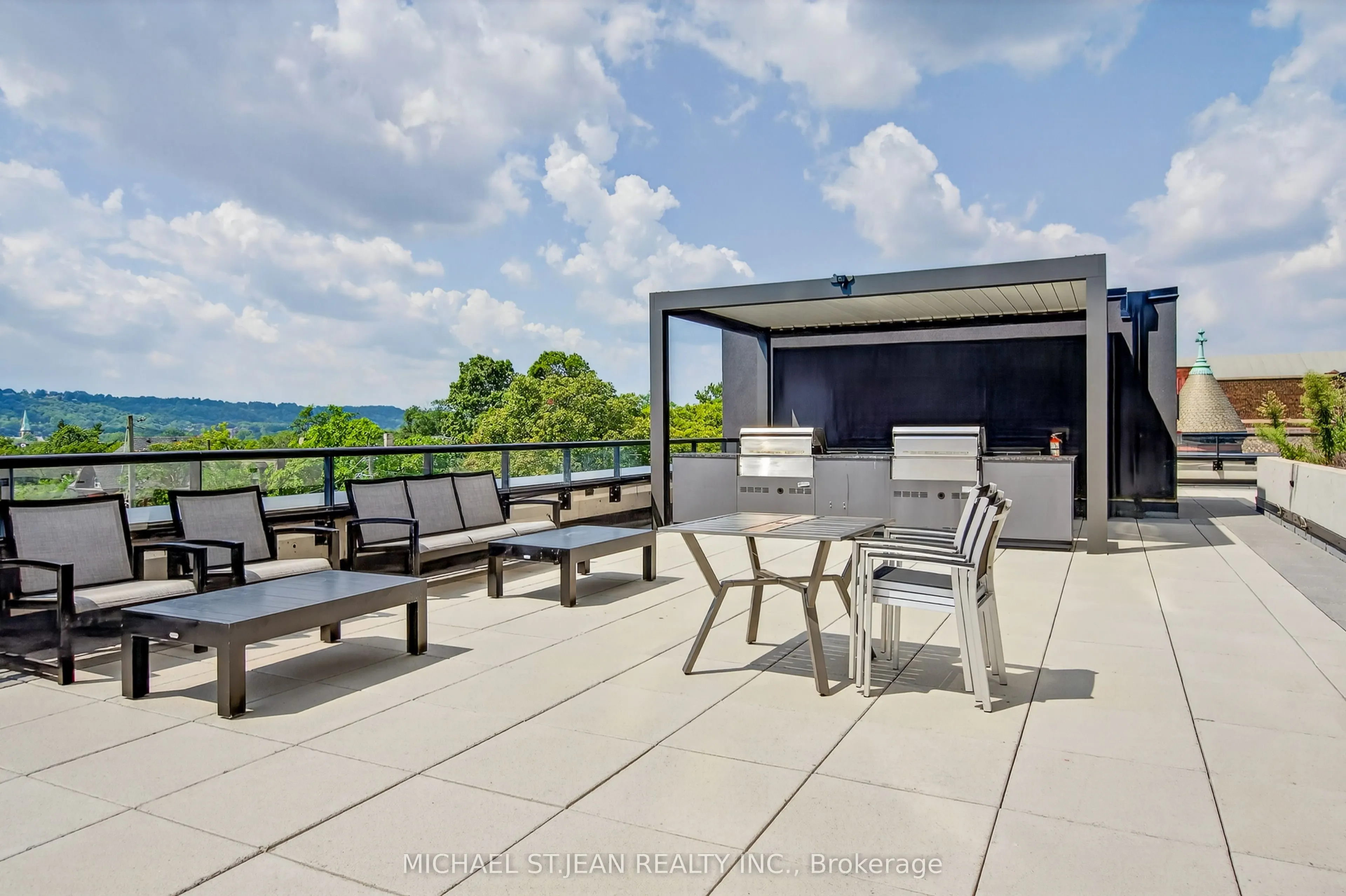 15 Queen Street S #1302