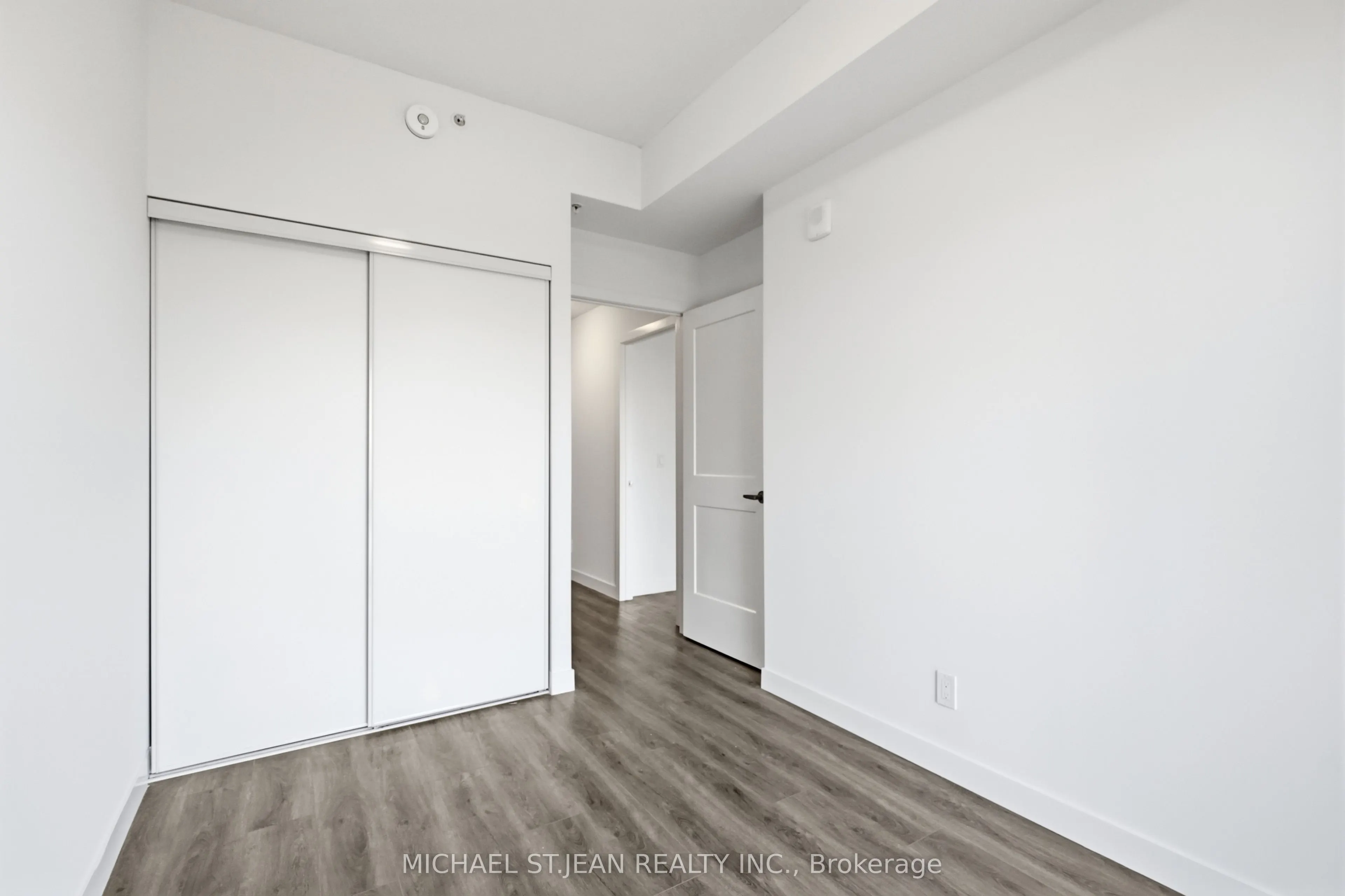15 Queen Street S #1302
